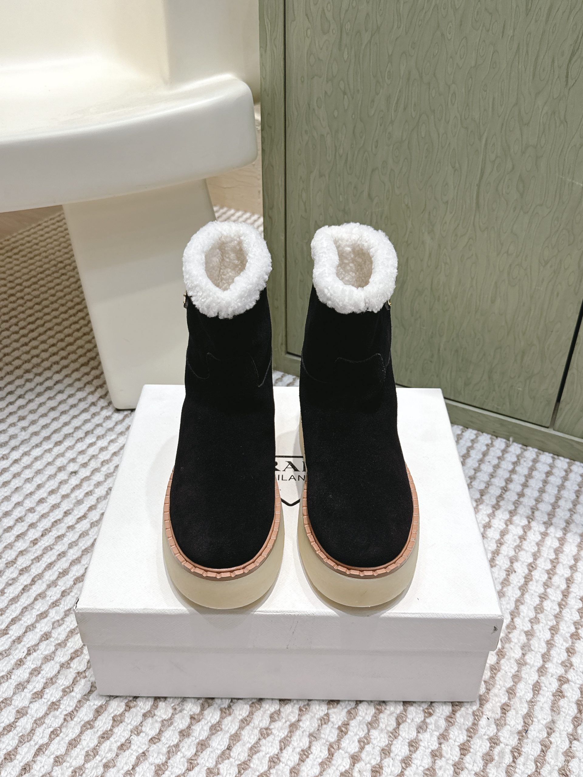 ☆美品☆ プラダ 暖か靴 安い 滑らな ブーツ レディース