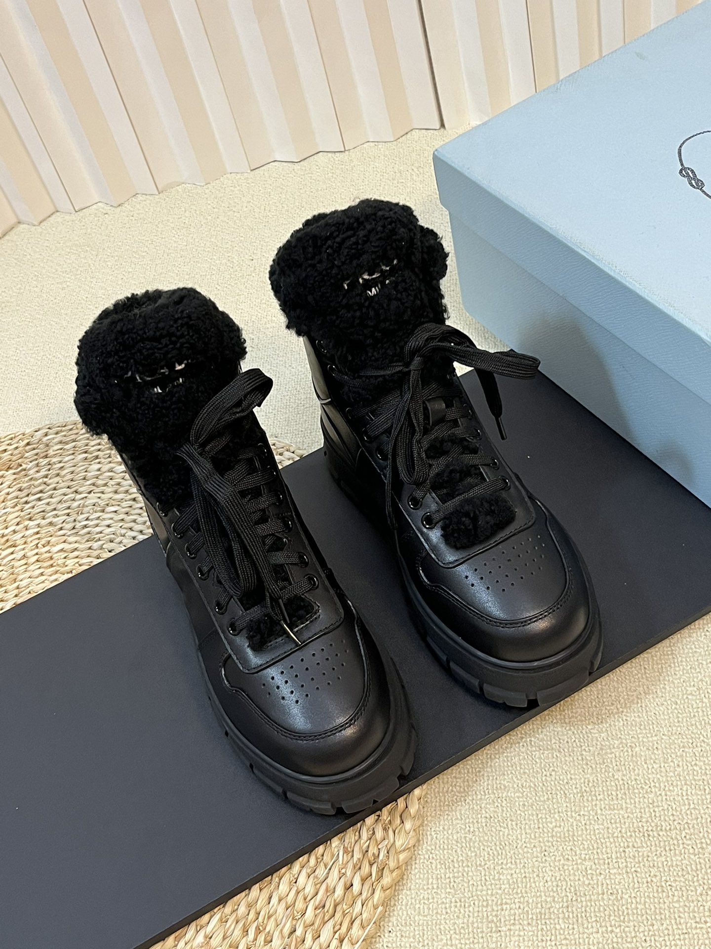 新着ブーツ買取 プラダ ショートレインブーツ レディース