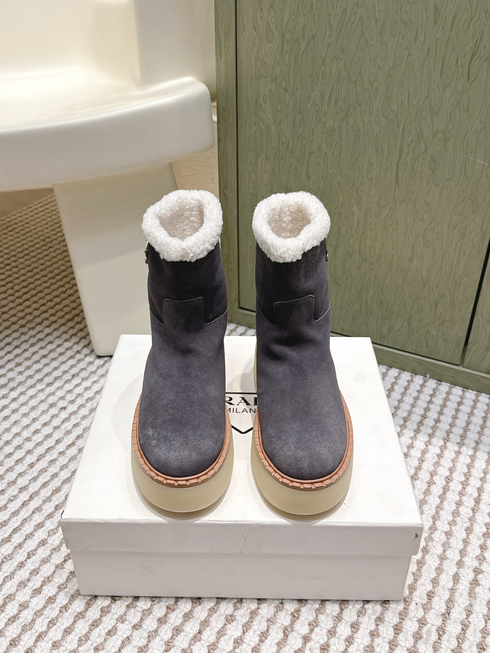 ☆美品☆ プラダ 暖か靴 安い 滑らな ブーツ レディース