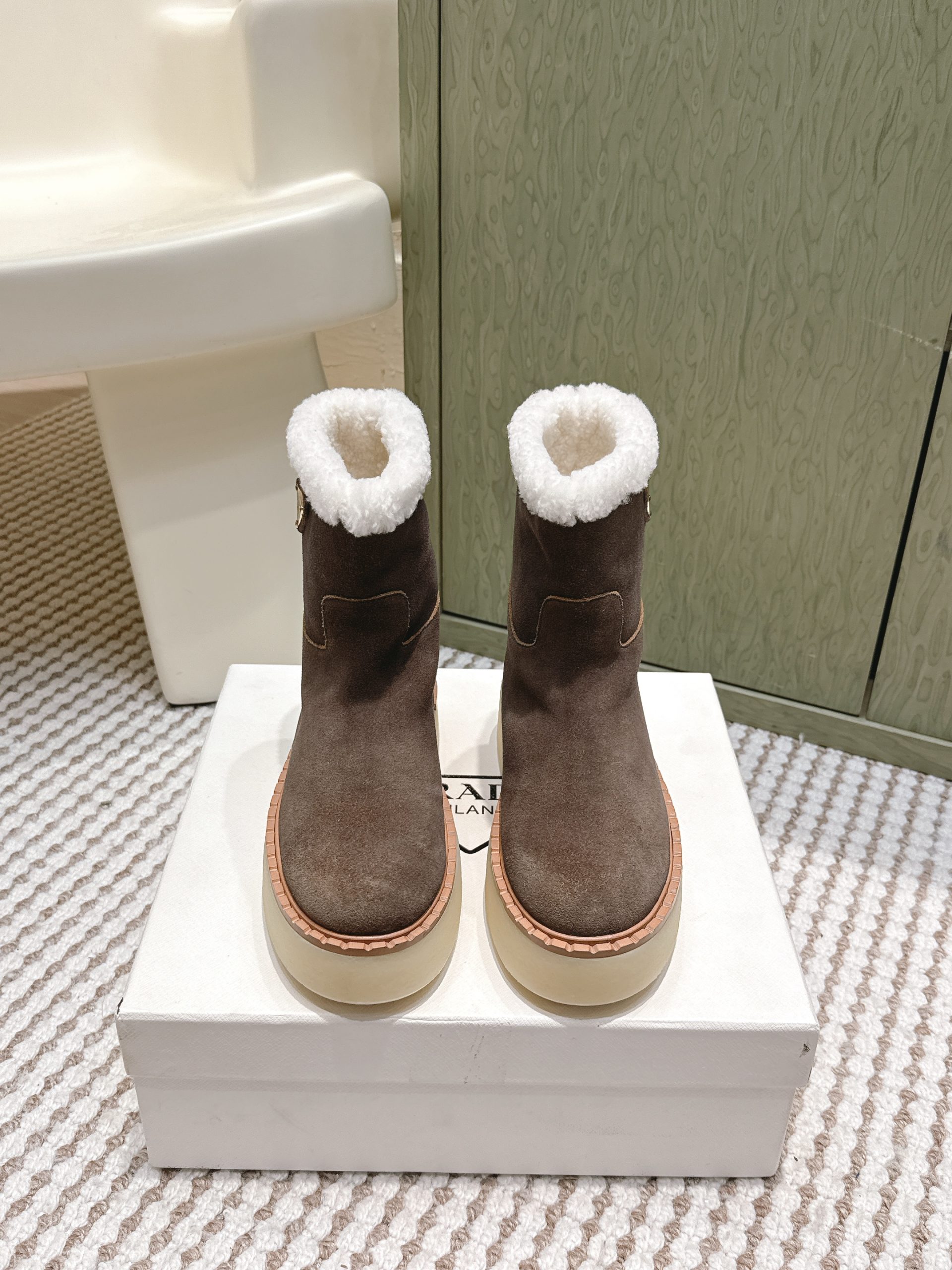 ☆美品☆ プラダ 暖か靴 安い 滑らな ブーツ レディース