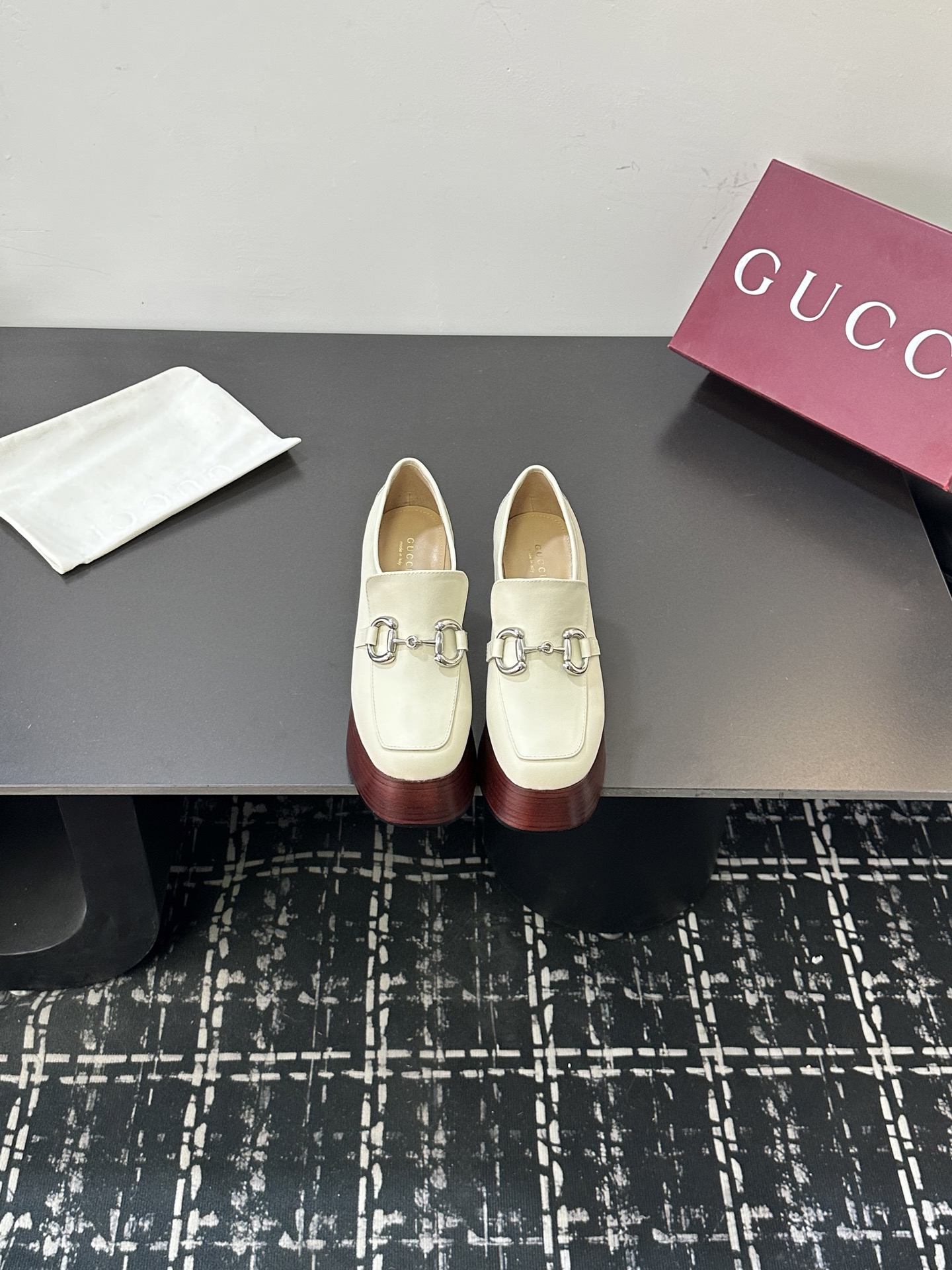 靴 グッチ Shoes フラットシューズ レディース