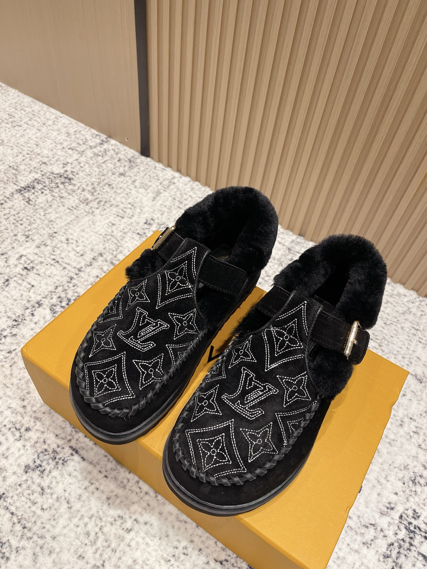 秋冬新しいデザイン ルイヴィトン ファー付きの靴 レディース