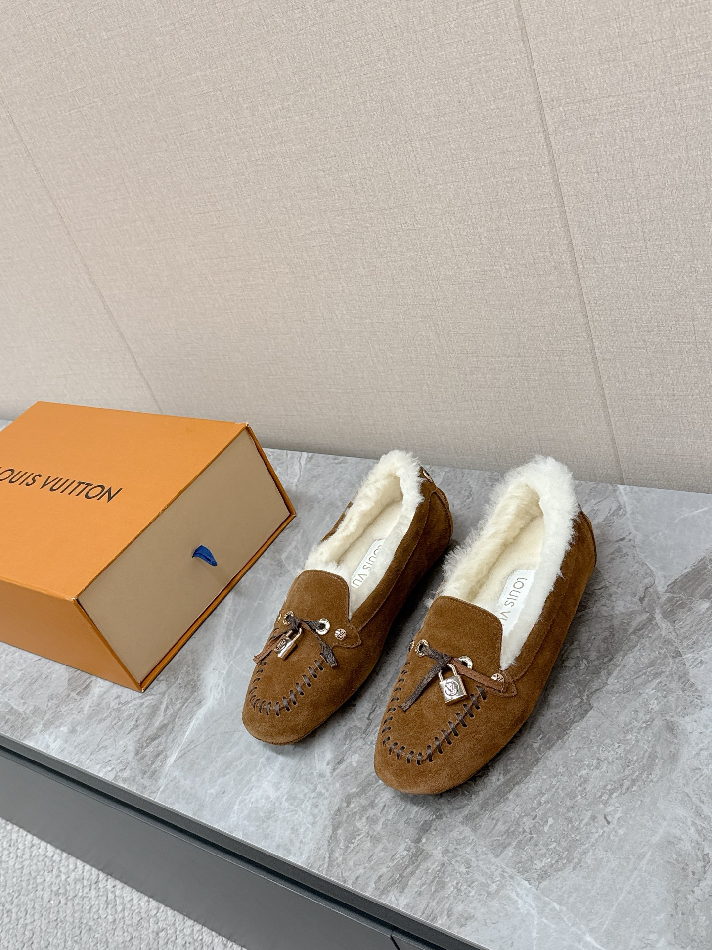 秋冬新しいデザイン ルイヴィトン ファー付きの靴 レディース