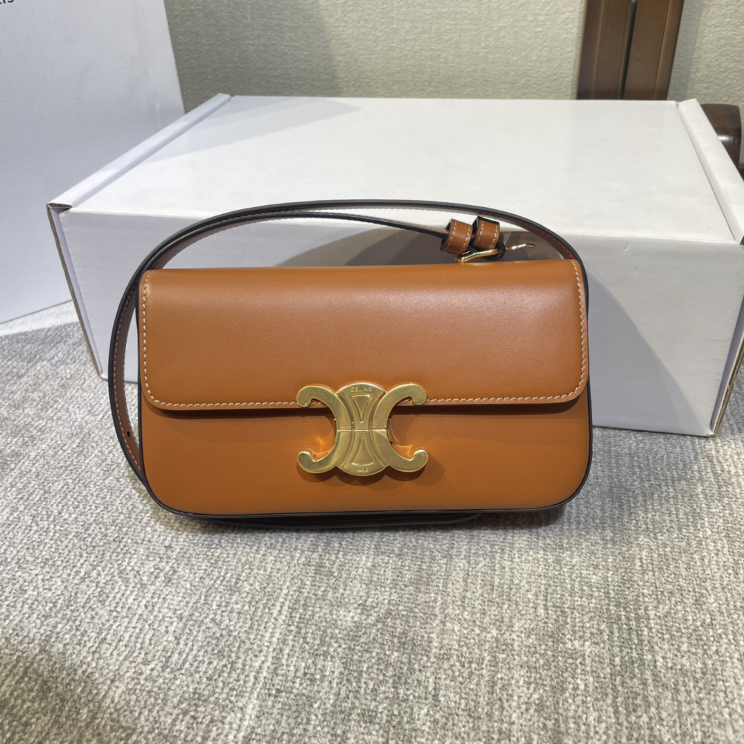 人気新作 セリーヌ? 鞄 カバン TRIOMPHE BAG 2511