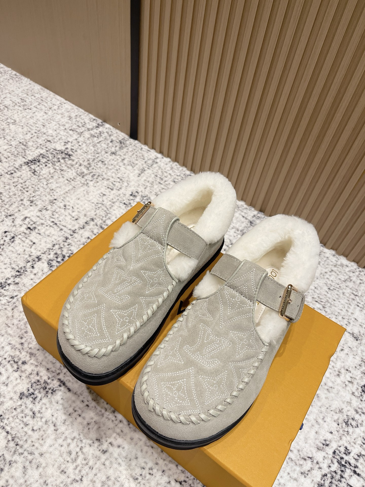 秋冬新しいデザイン ルイヴィトン ファー付きの靴 レディース