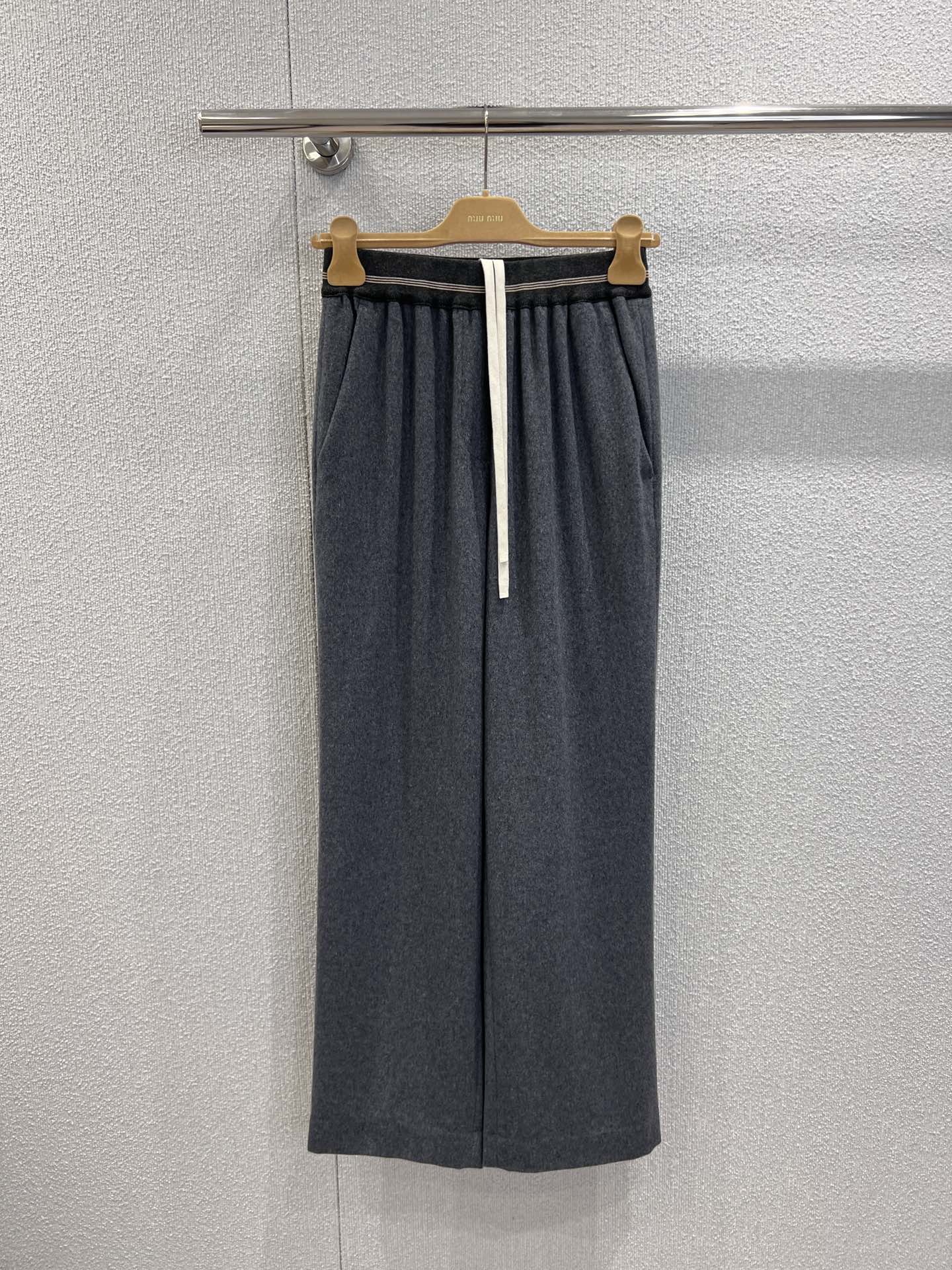 25SS秋冬 女性ミュウミュウ パンツ スラックス