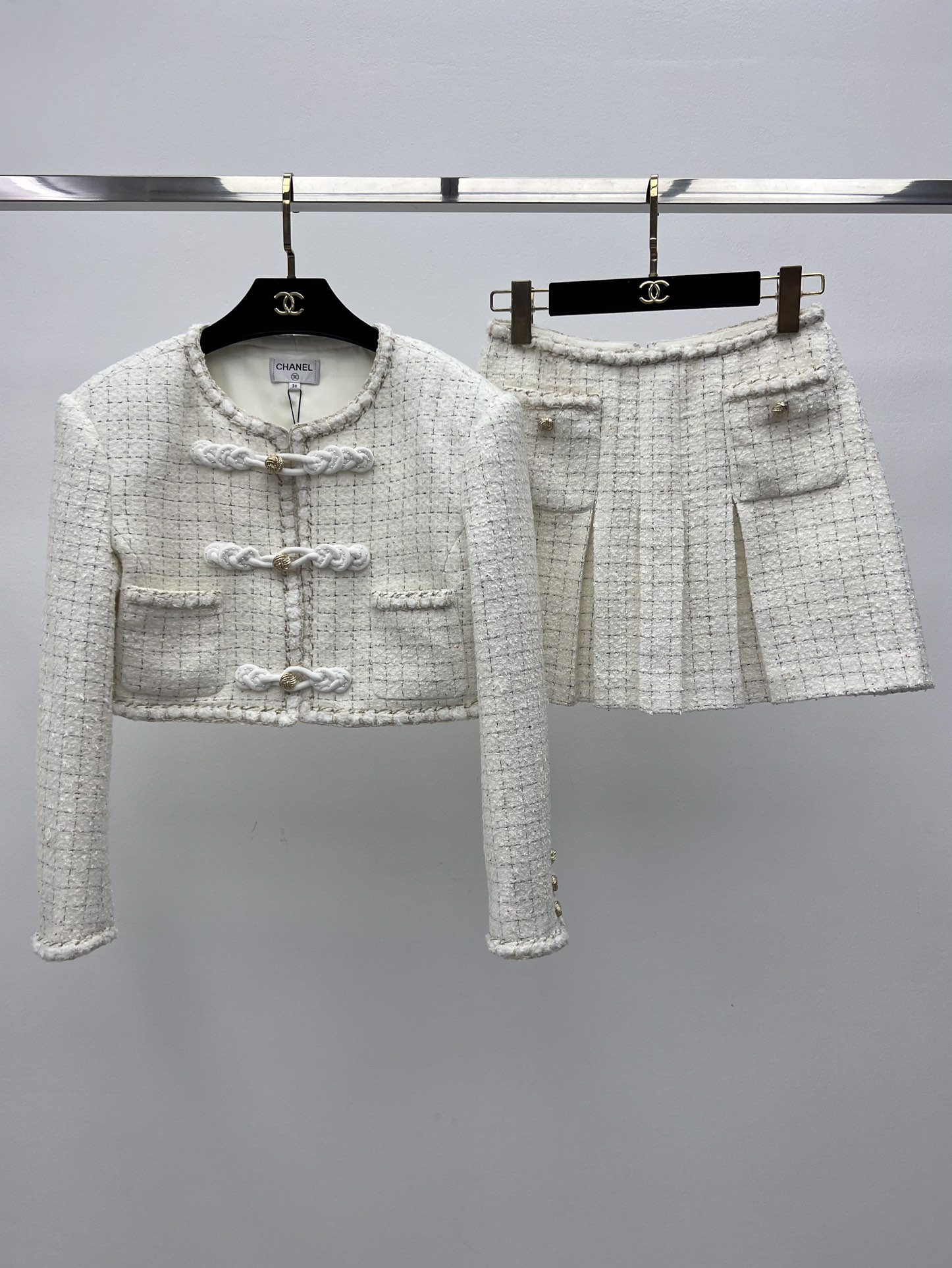 25秋冬女性服公式通販 シャネル セットアップ