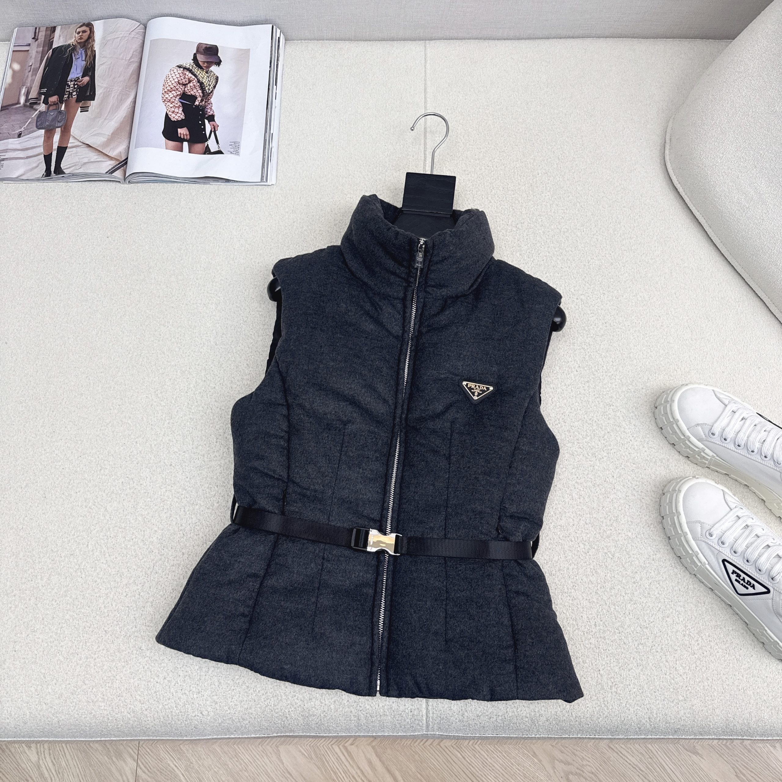 新作続々入荷中! 女性プラダ アウター ダウンベスト
