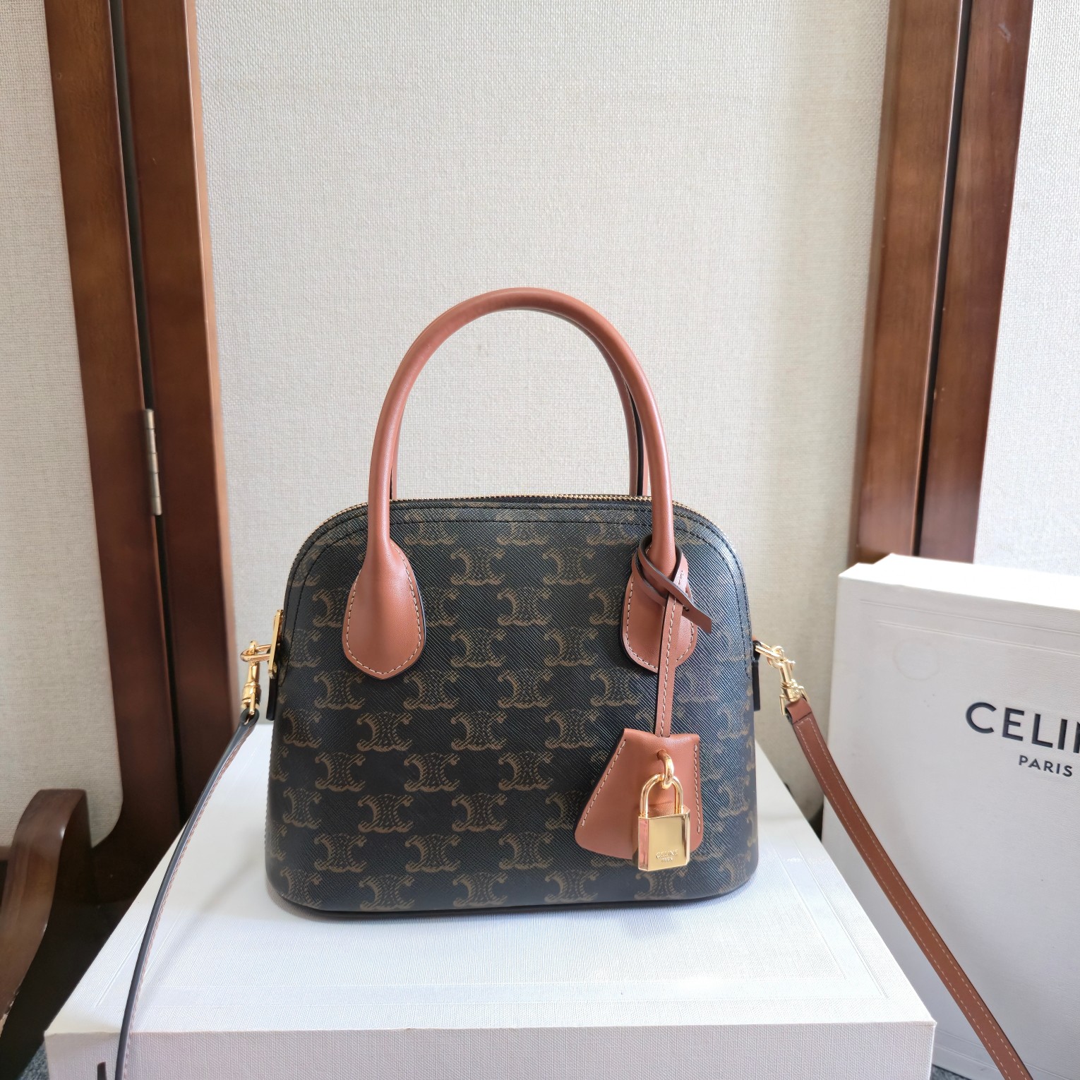 セリーヌ ショルダーバッグ バッグCE TEEN HONORINE
