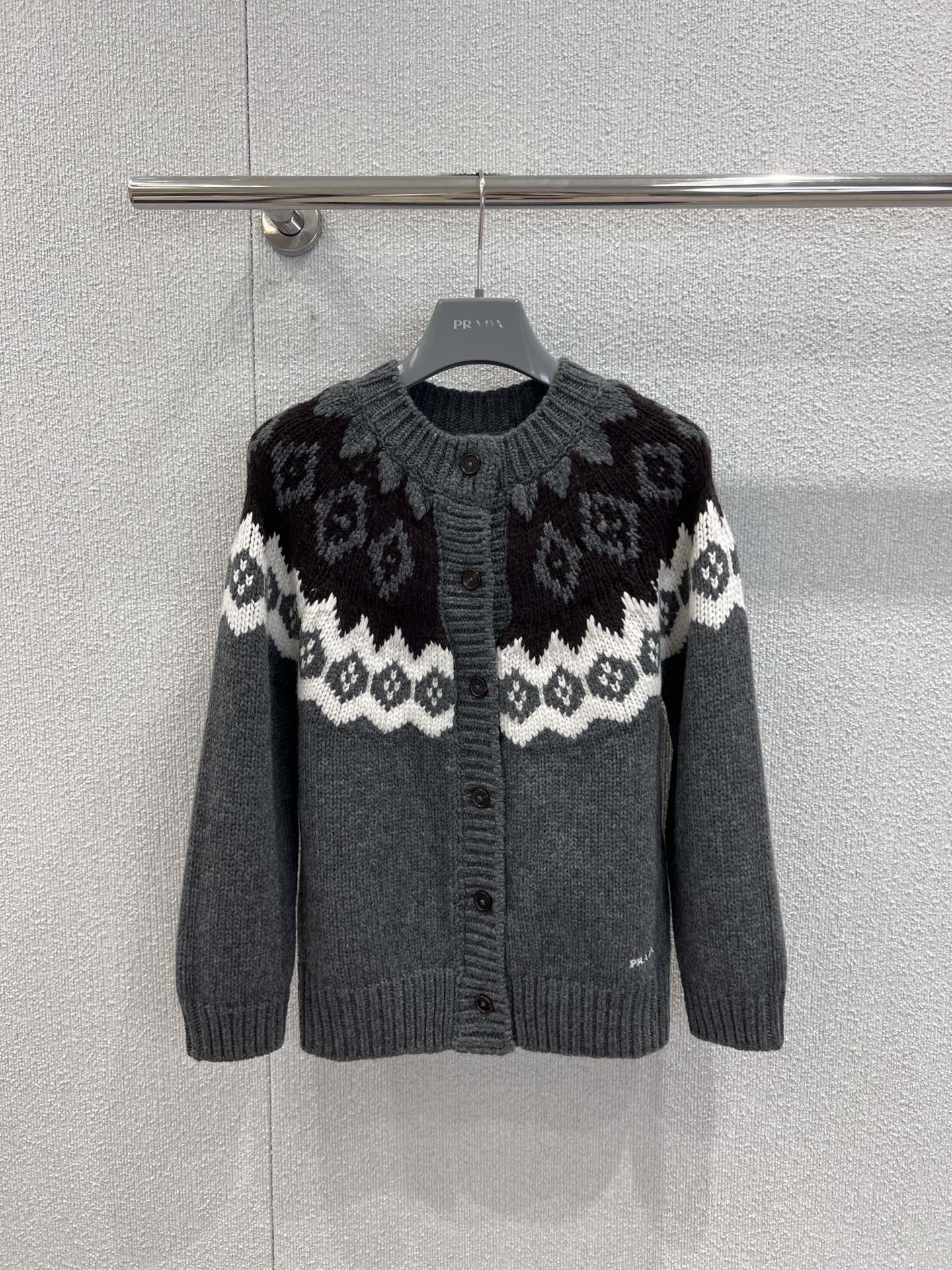 新作続々入荷中! 女性プラダ セーター トップス