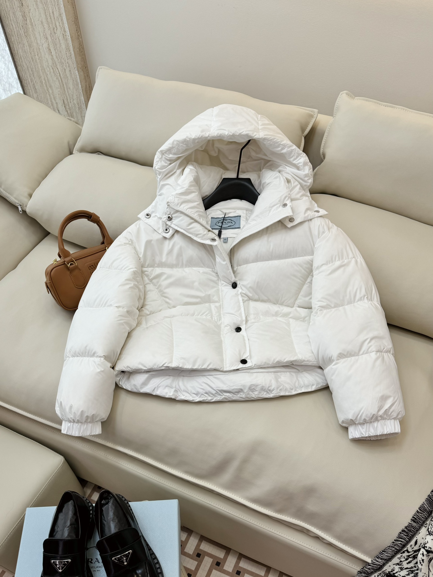 新作続々入荷中! 女性プラダ ダウンジャケットジャケット