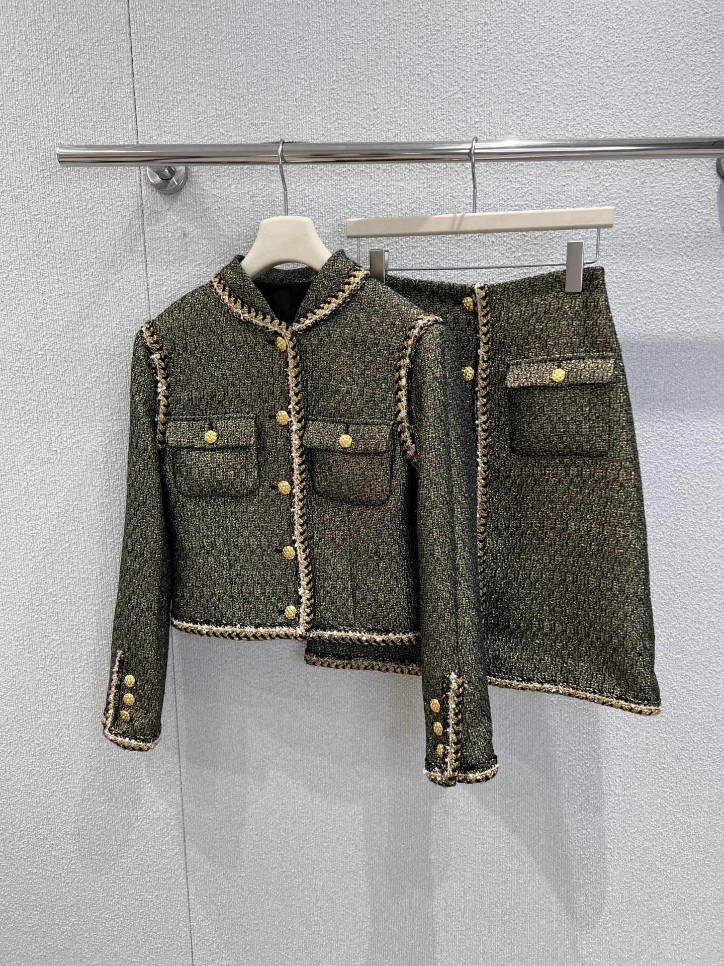 25秋冬女性服公式通販 シャネル セットアップ