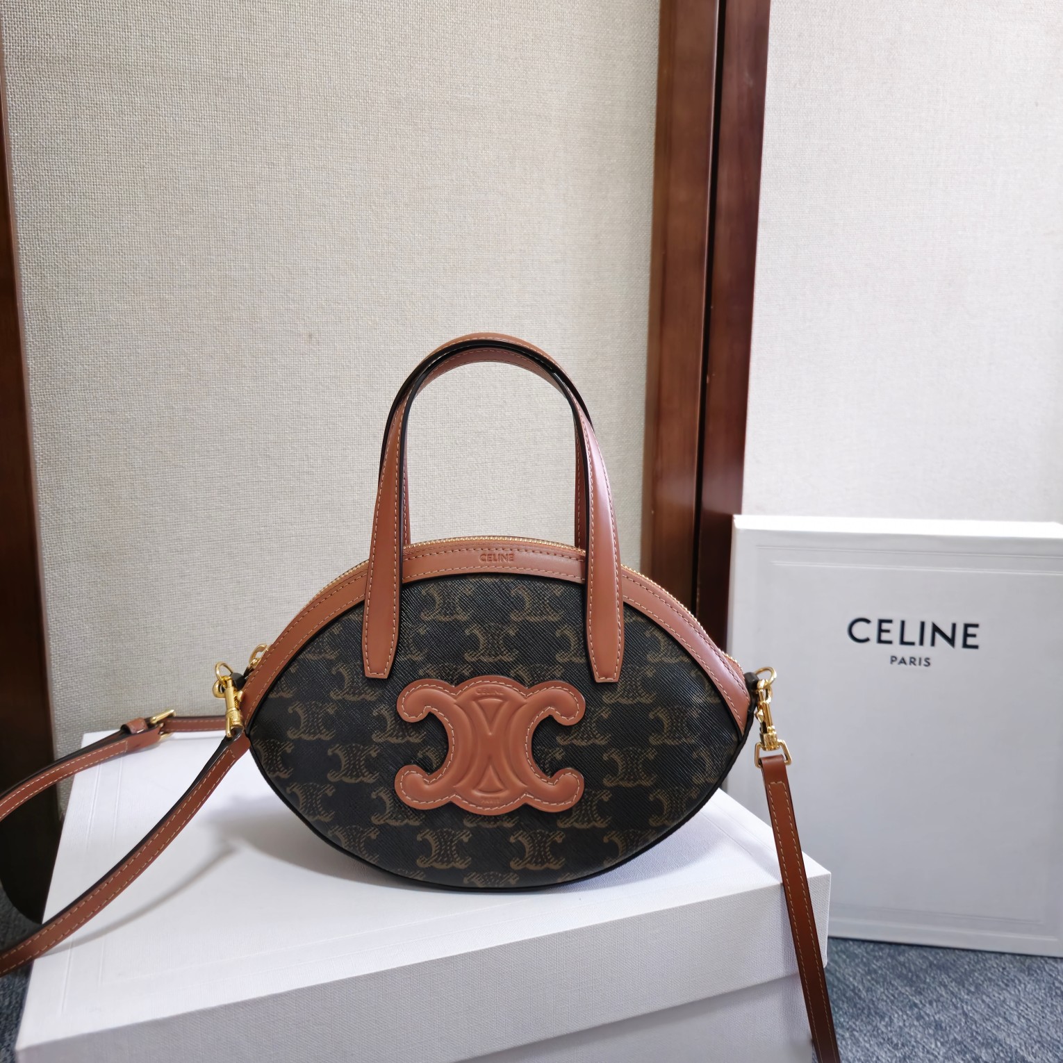 セリーヌ ショルダーバッグ 肩掛けバッグCE OVAL BAG