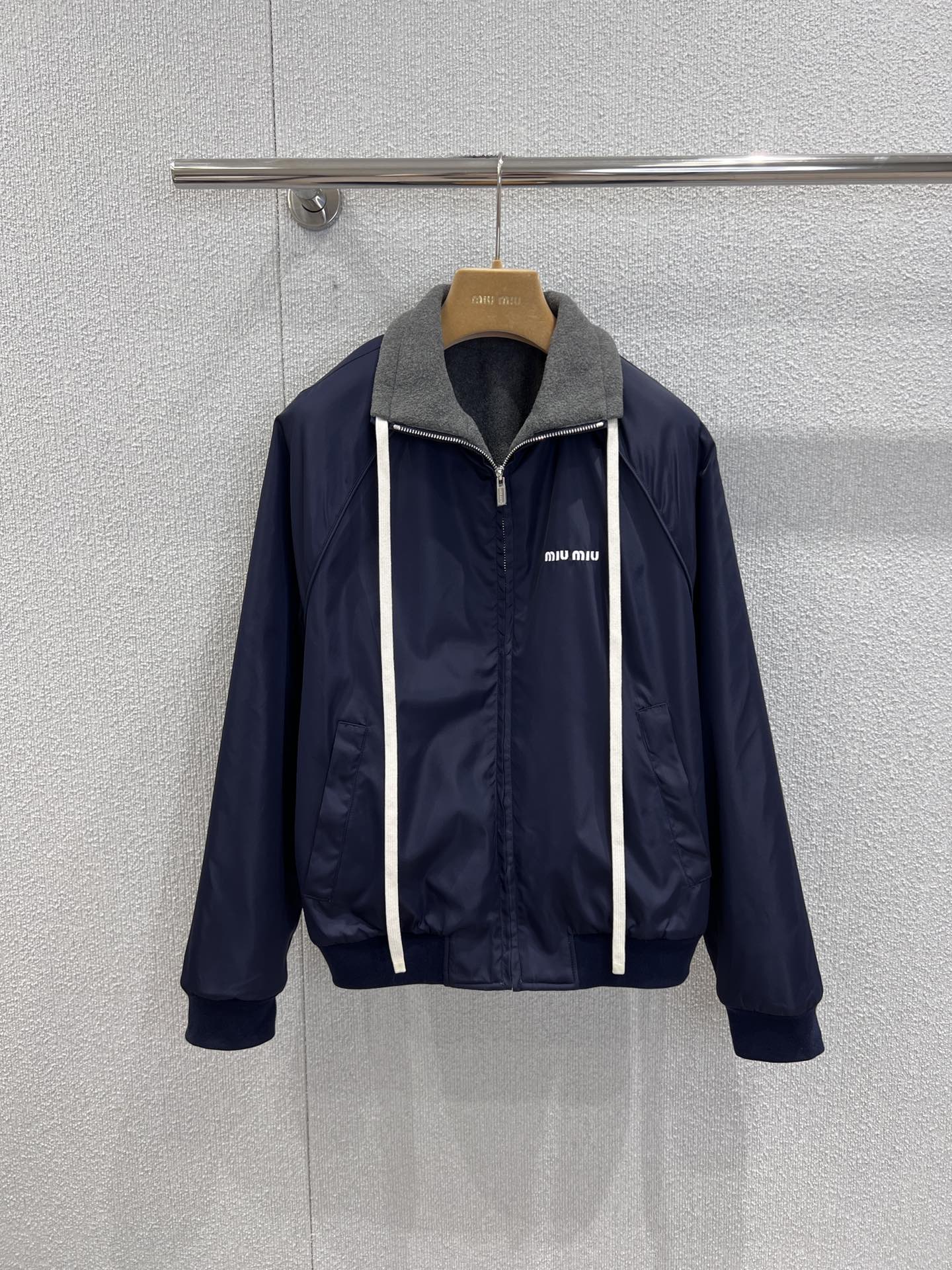 25SS秋冬 女性ミュウミュウ トップス/アウター