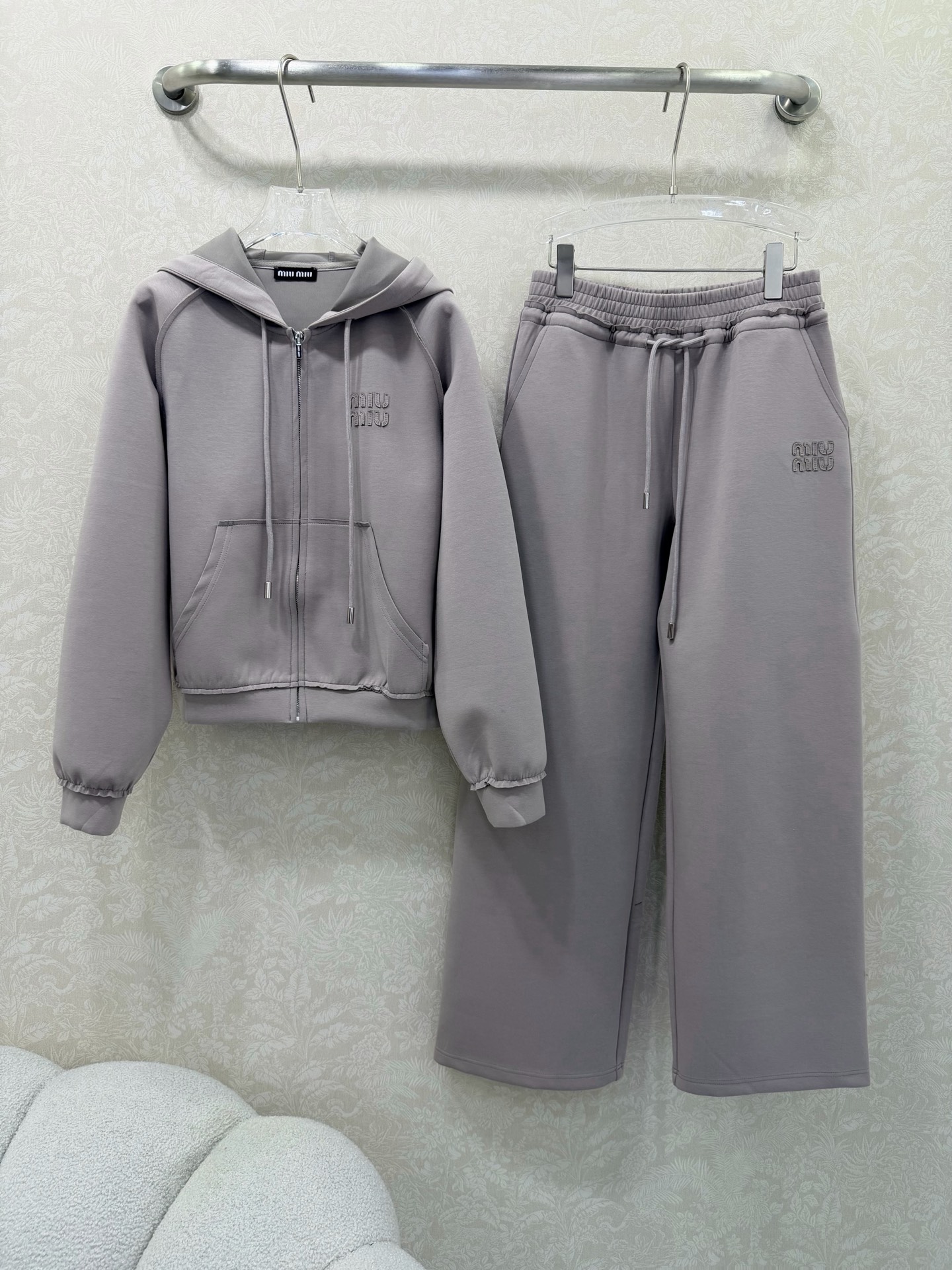 25SS秋冬 女性ミュウミュウ セットアップ