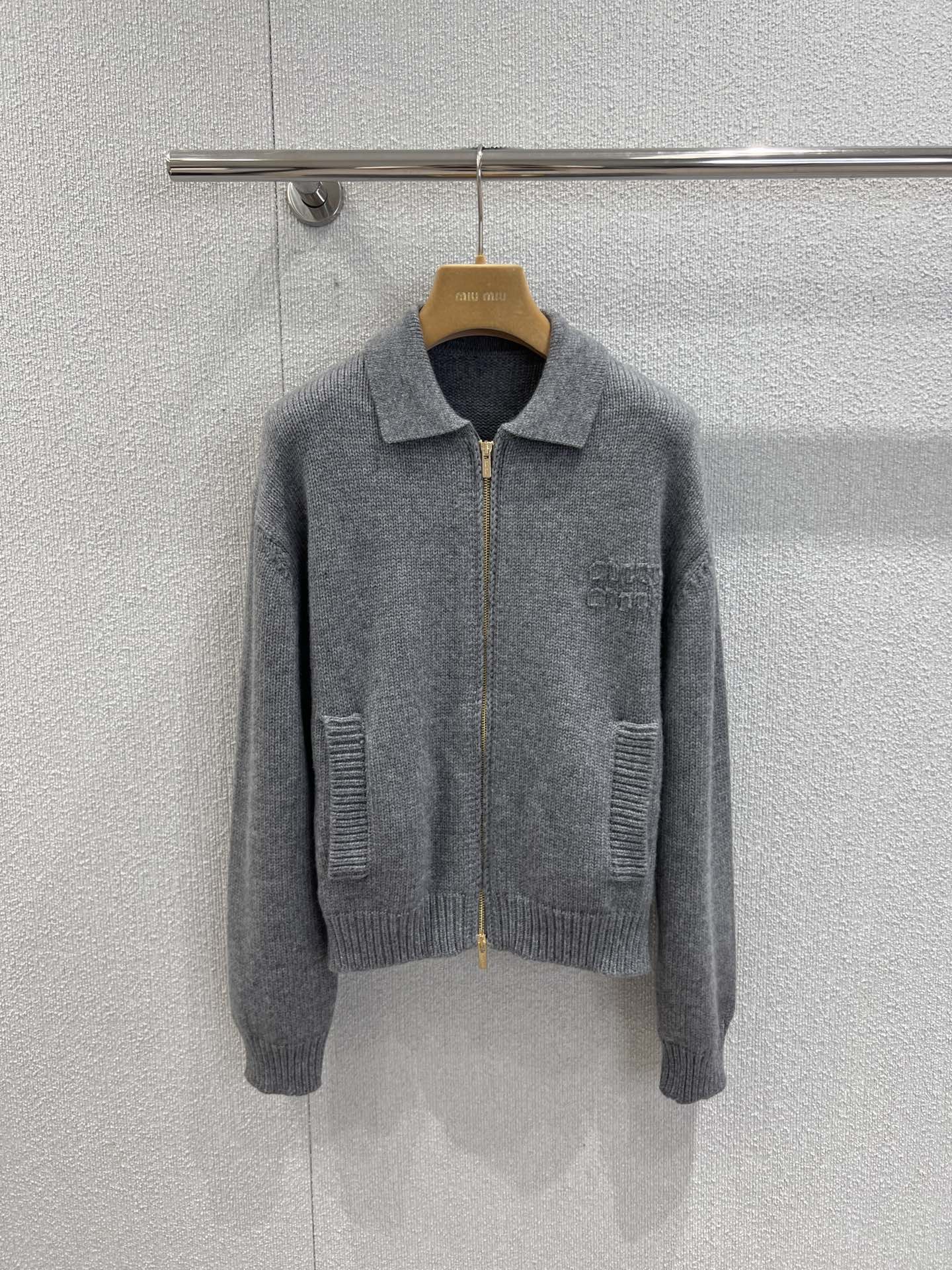 25SS秋冬 女性ミュウミュウ トップス/アウター