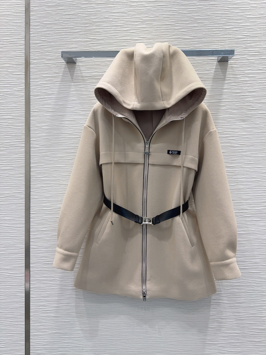 新作続々入荷中! 女性プラダ ウールコート