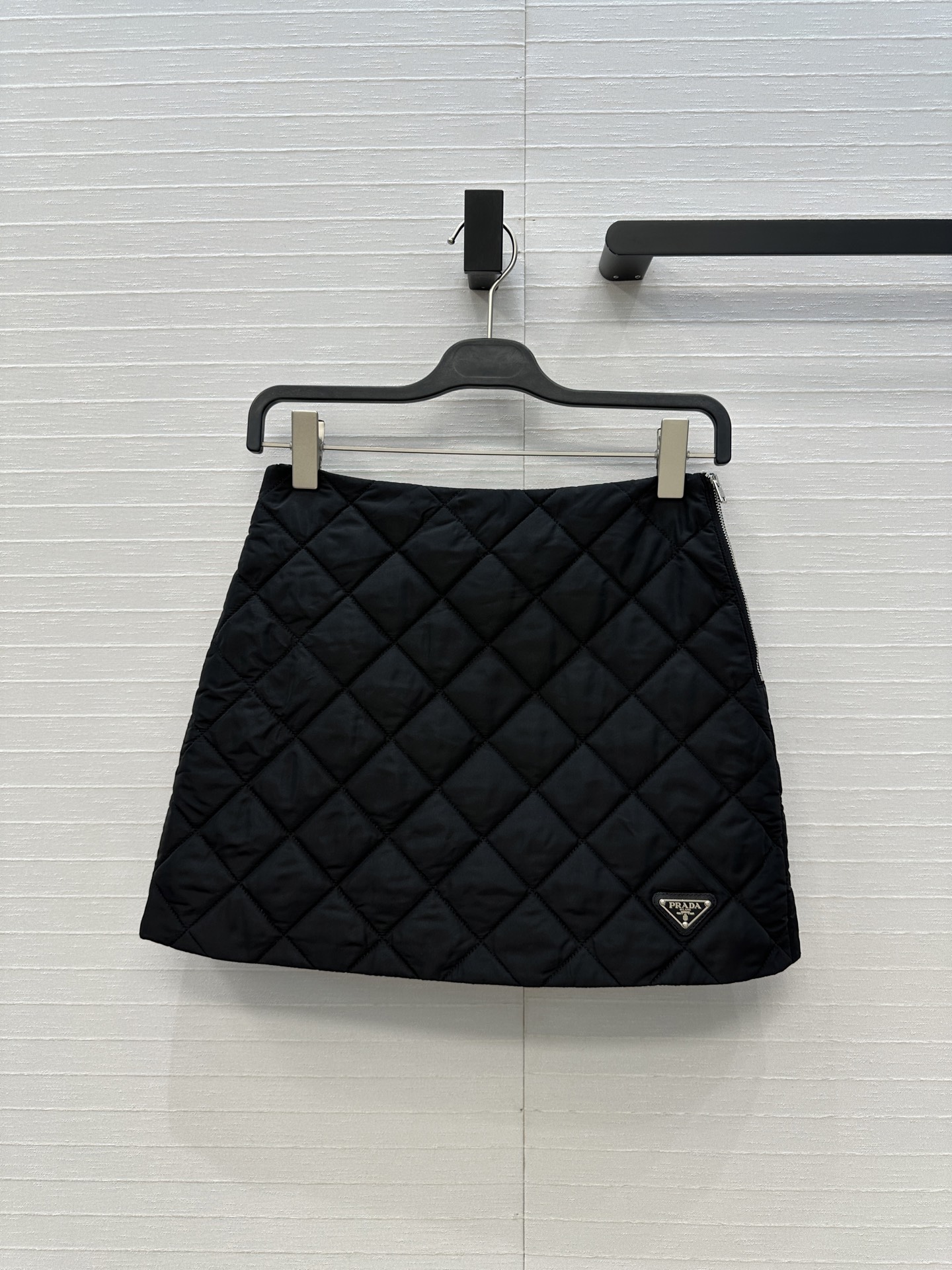 新作続々入荷中! 女性プラダ ミニスカート