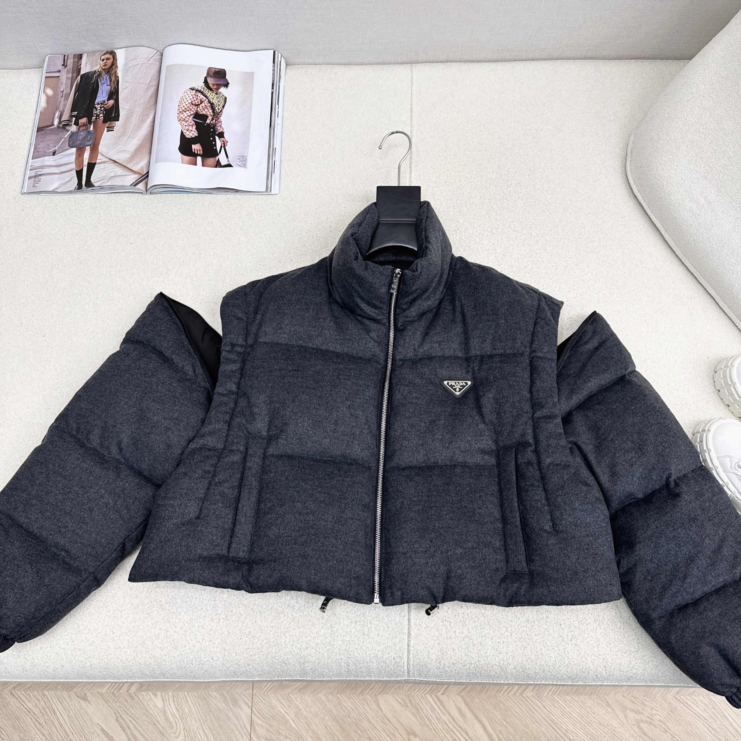 新作続々入荷中! 女性プラダ ダウンジャケットジャケット