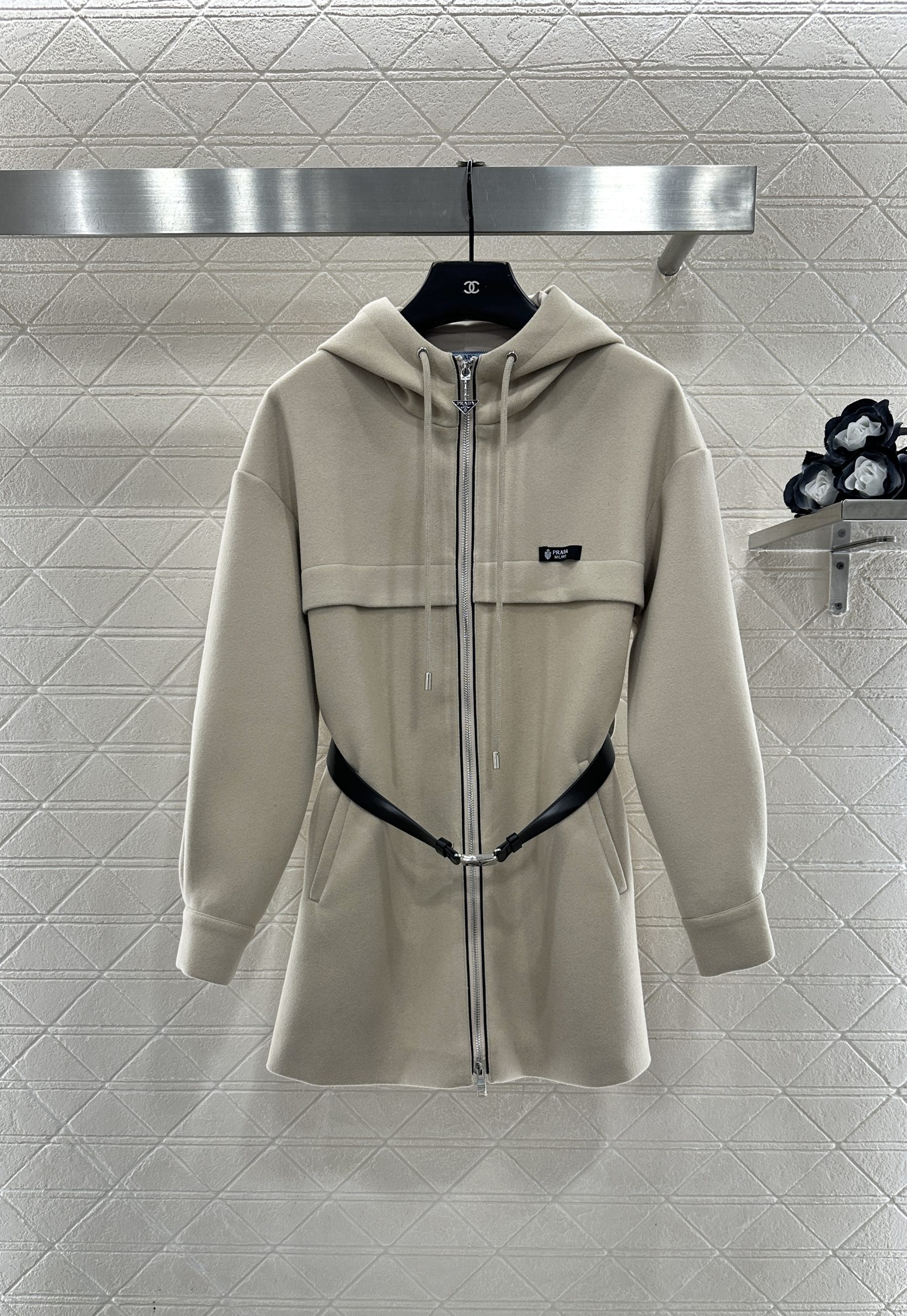 新作続々入荷中! 女性プラダ ウールコート