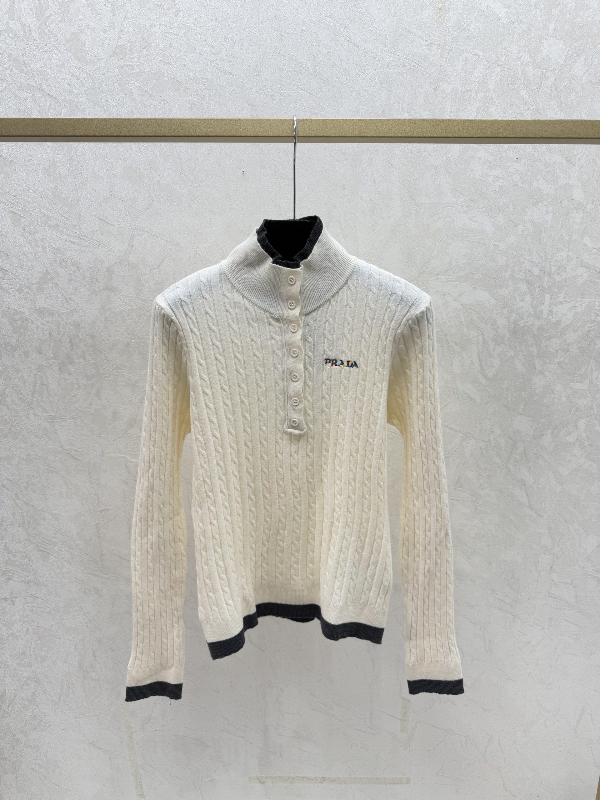 新作続々入荷中! 女性プラダ セーター トップス