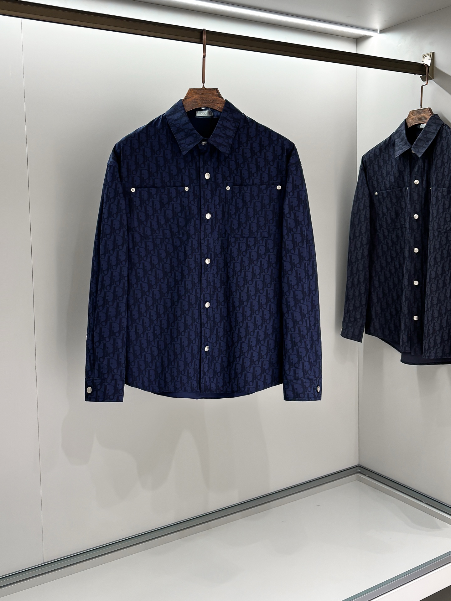 秋冬暖かい服 クリスチャンディオール トップス/アウター 恋人
