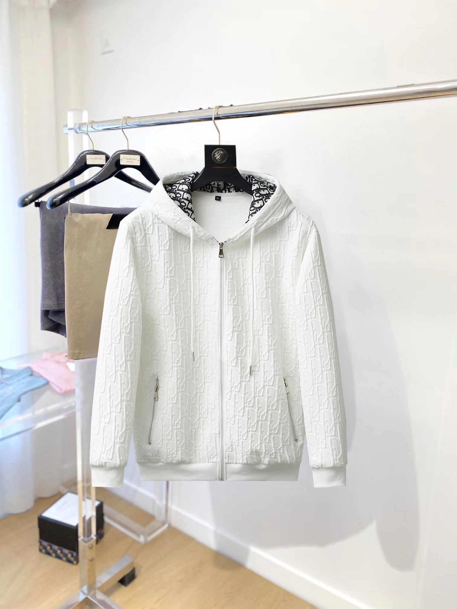 今季の秋冬暖かい服 クリスチャンディオール アウター/トレンチコート