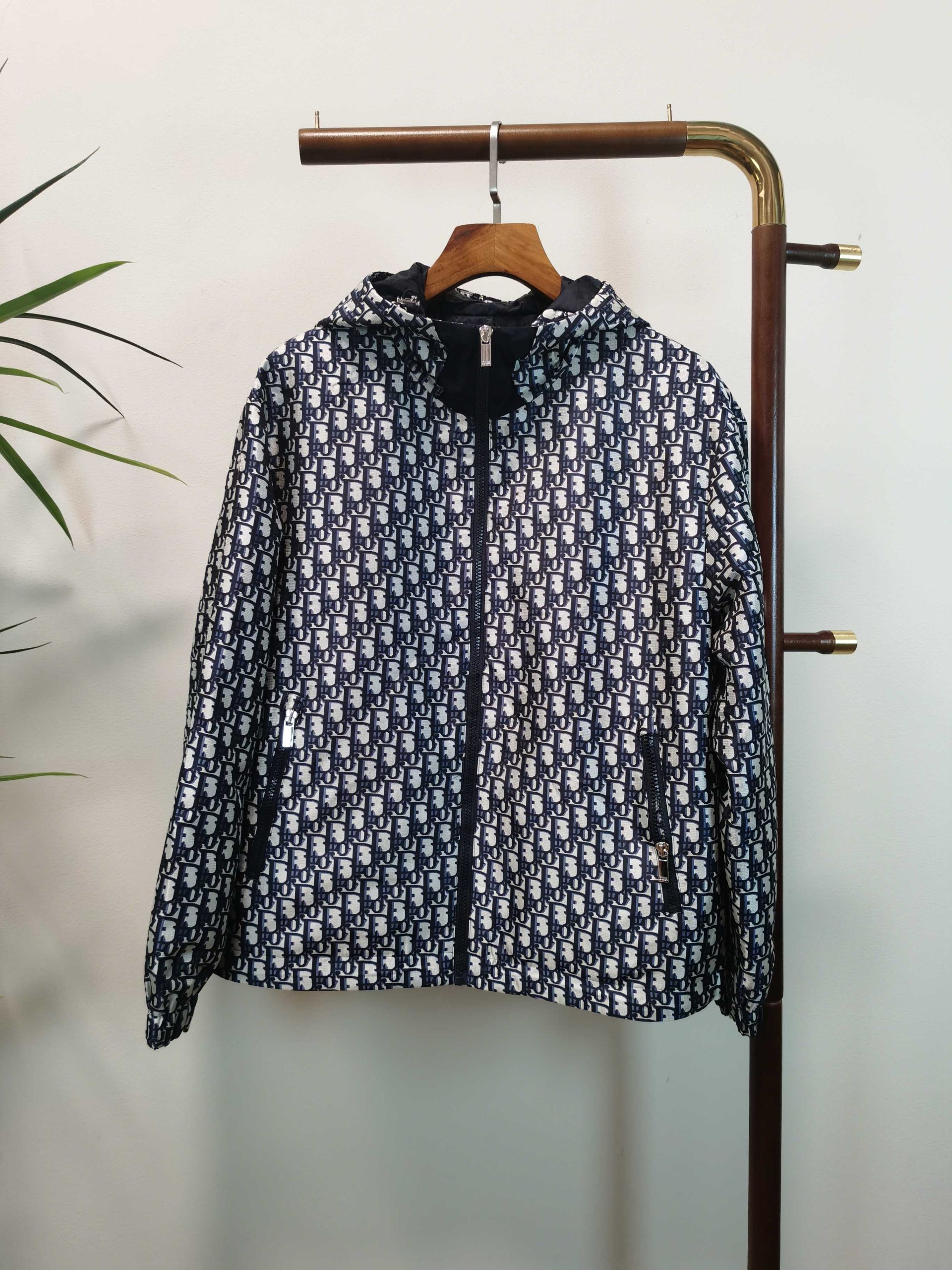 今季の秋冬暖かい服 クリスチャンディオール アウター/トレンチコート
