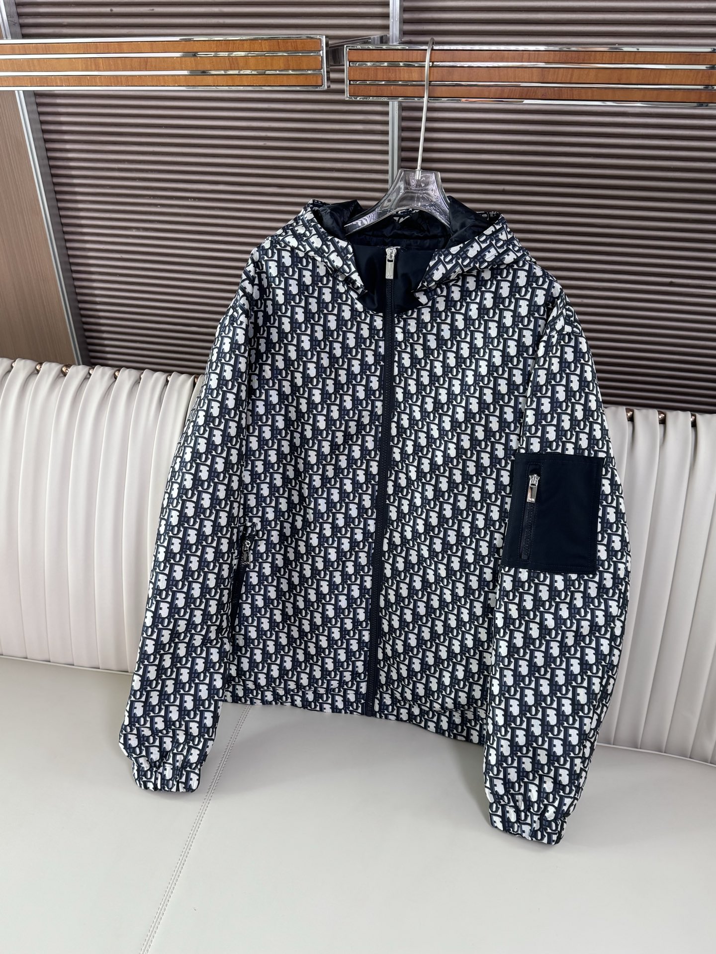 今季の秋冬暖かい服 クリスチャンディオール アウター/トレンチコート