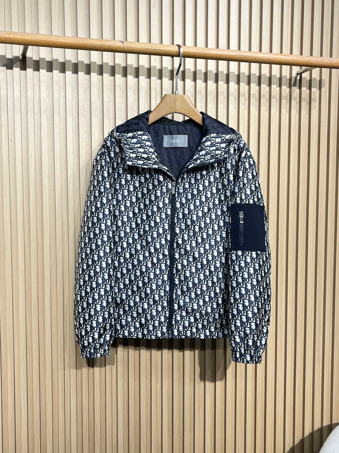 今季の秋冬暖かい服 クリスチャンディオール アウター/トレンチコート