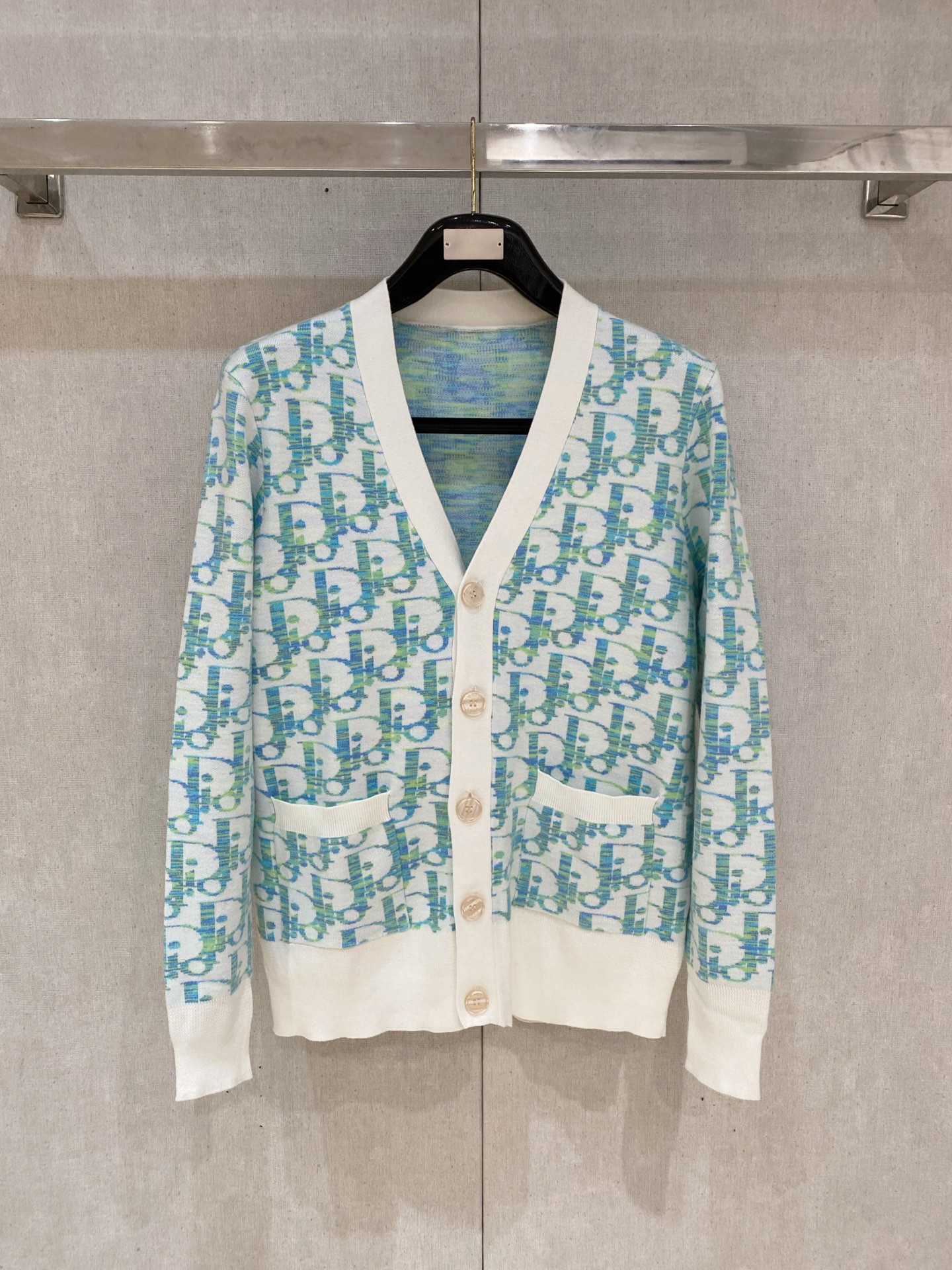 秋冬暖かい服 クリスチャンディオール ニット カーディガン