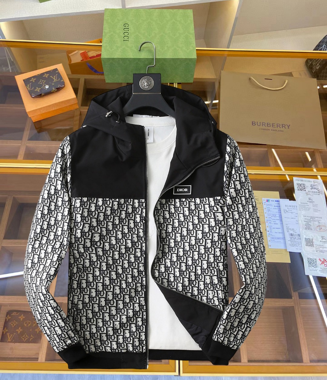 今季の秋冬暖かい服 クリスチャンディオール アウター/トレンチコート