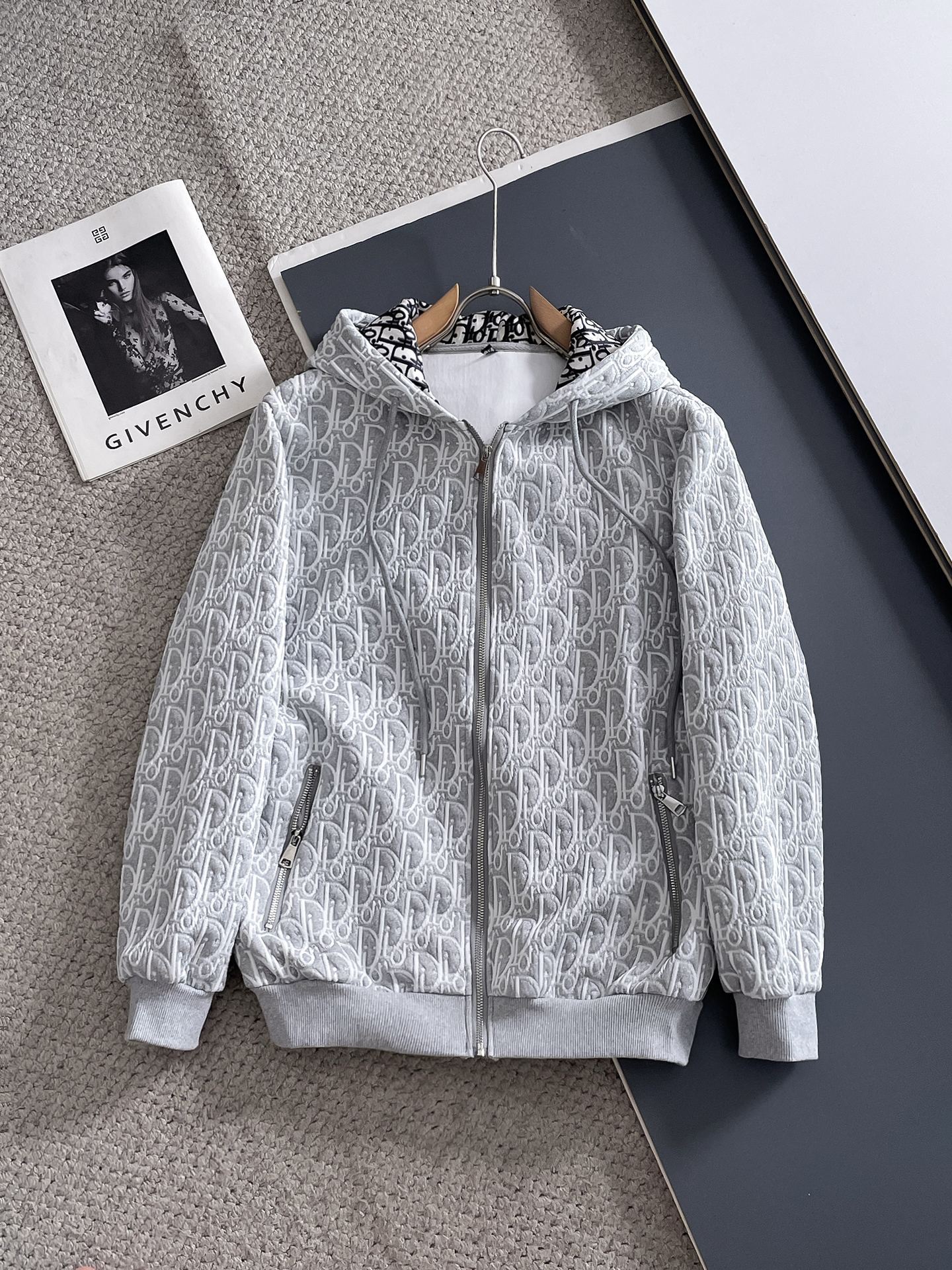 今季の秋冬暖かい服 クリスチャンディオール アウター/トレンチコート