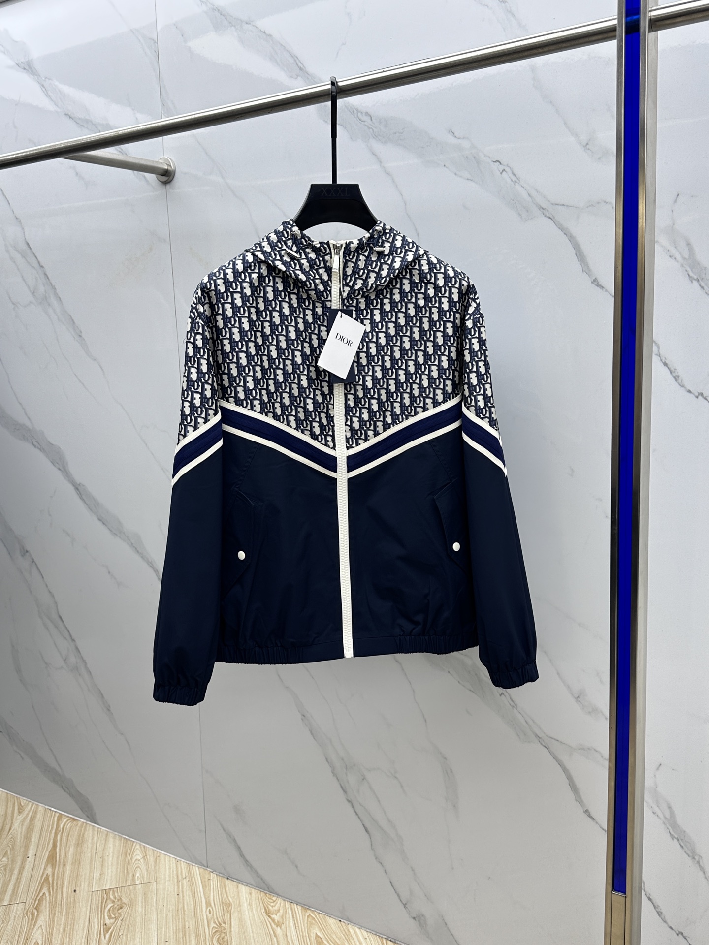 今季の秋冬暖かい服 クリスチャンディオール アウター/トレンチコート