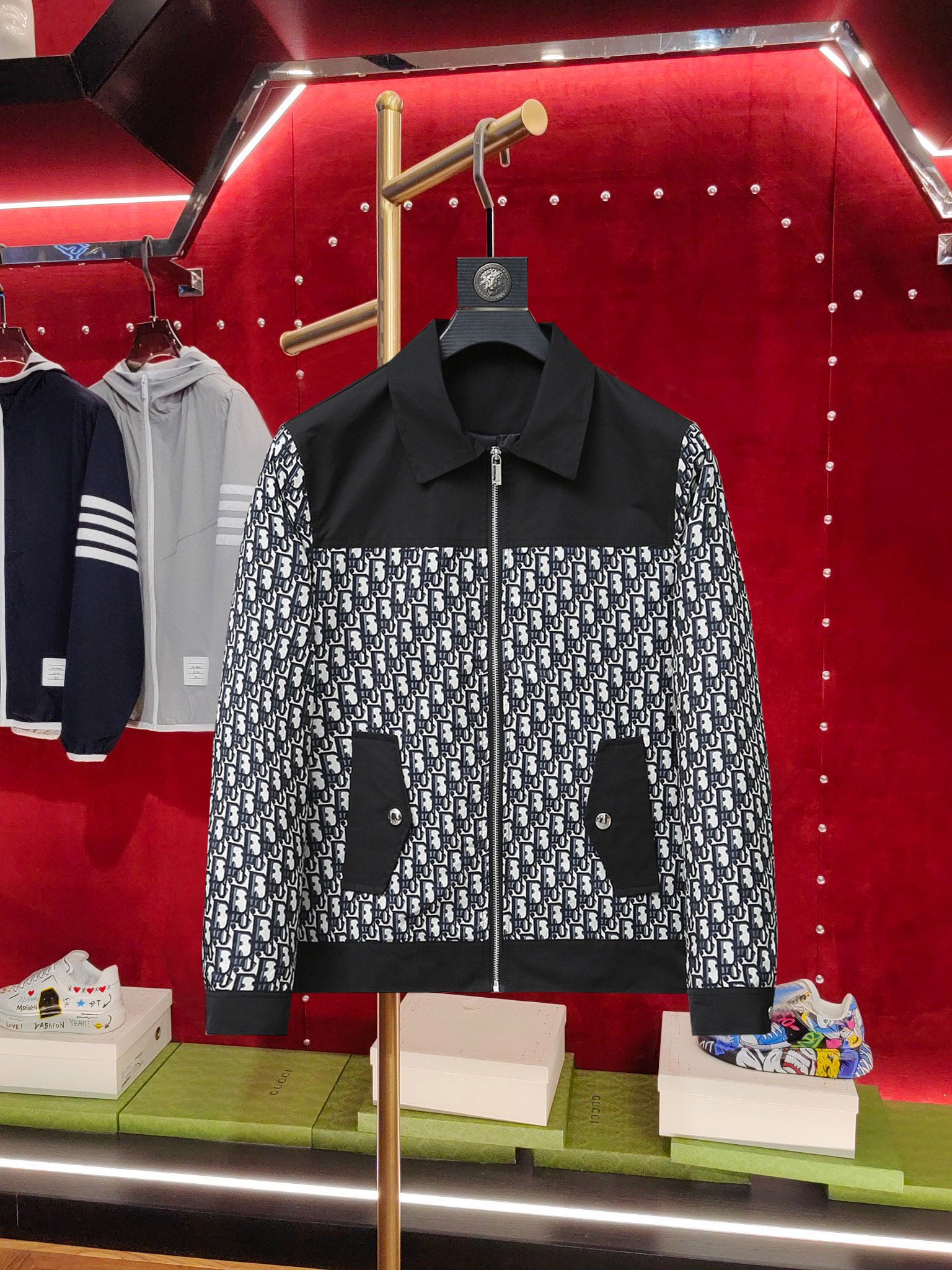 今季の秋冬暖かい服 クリスチャンディオール アウター/トレンチコート