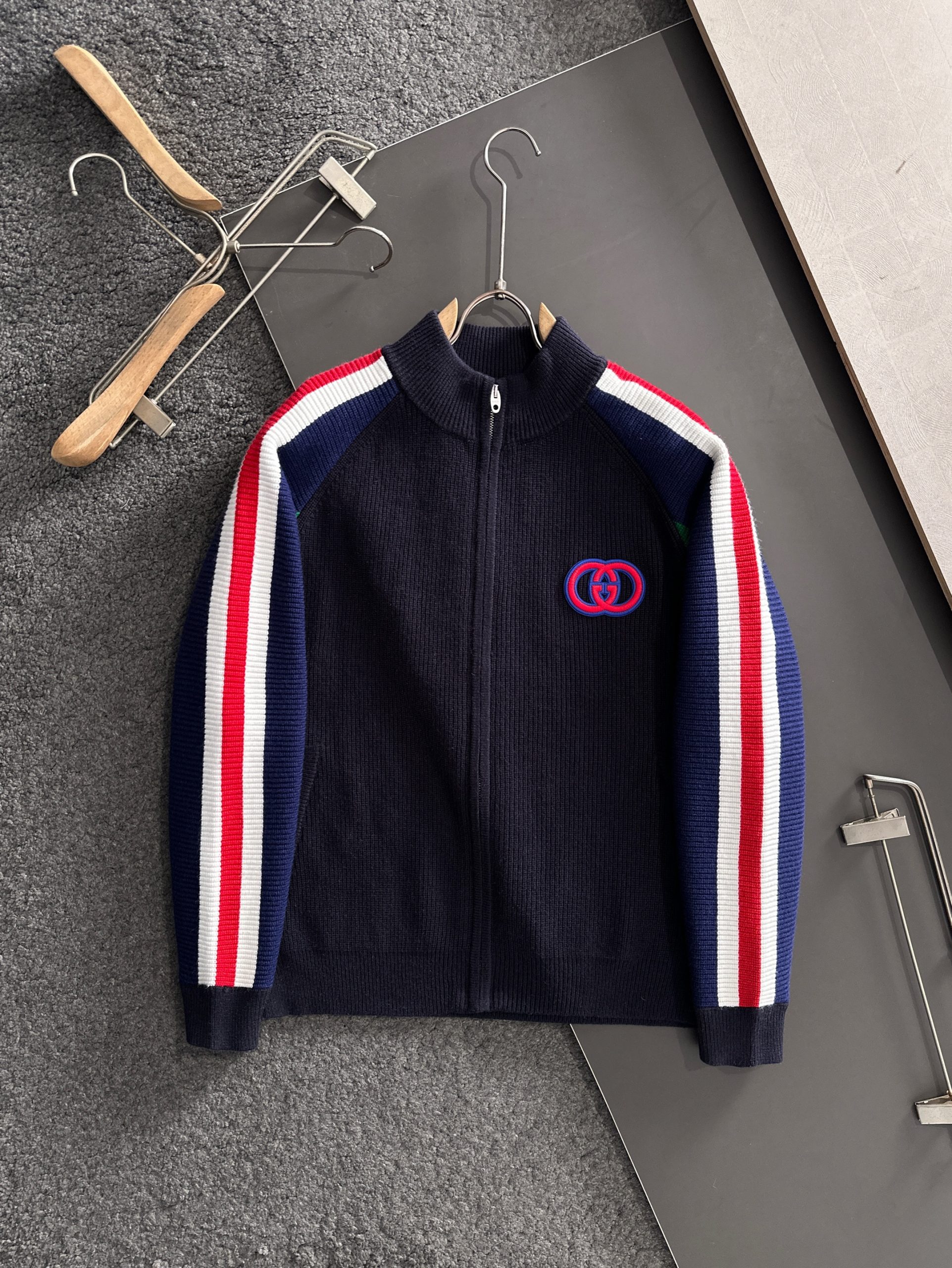 秋冬暖かい服 グッチ カーディガン アウター 恋人着