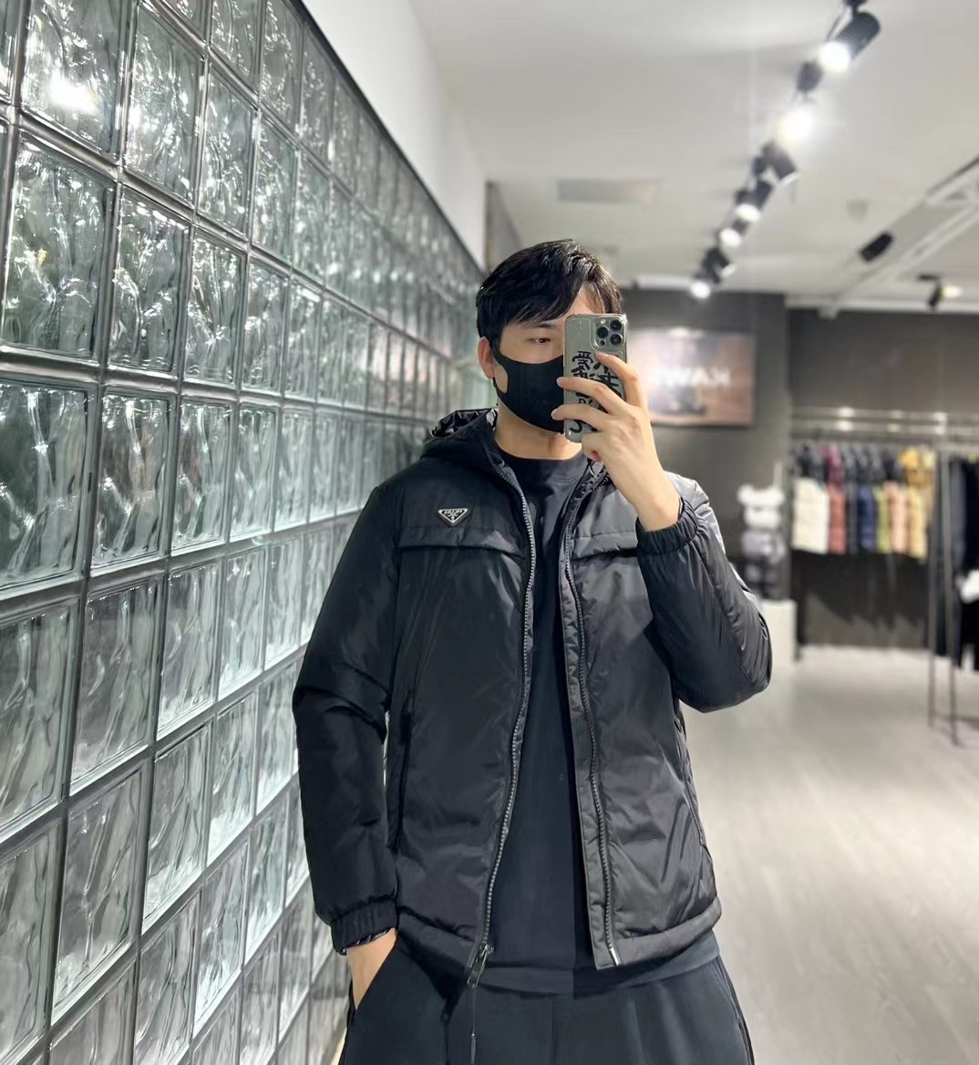秋冬暖かい服 プラダ ダウンジャケット アウター