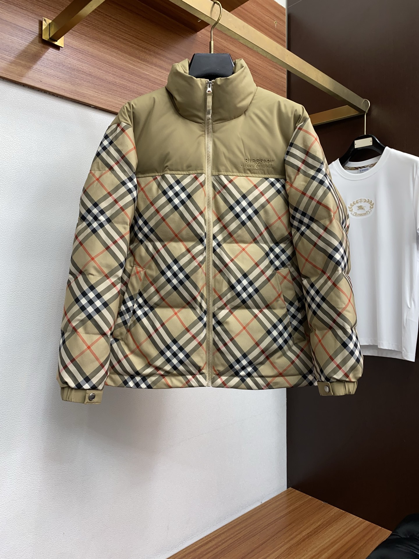 秋冬暖かい服 バーバリー ダウンジャケット アウター