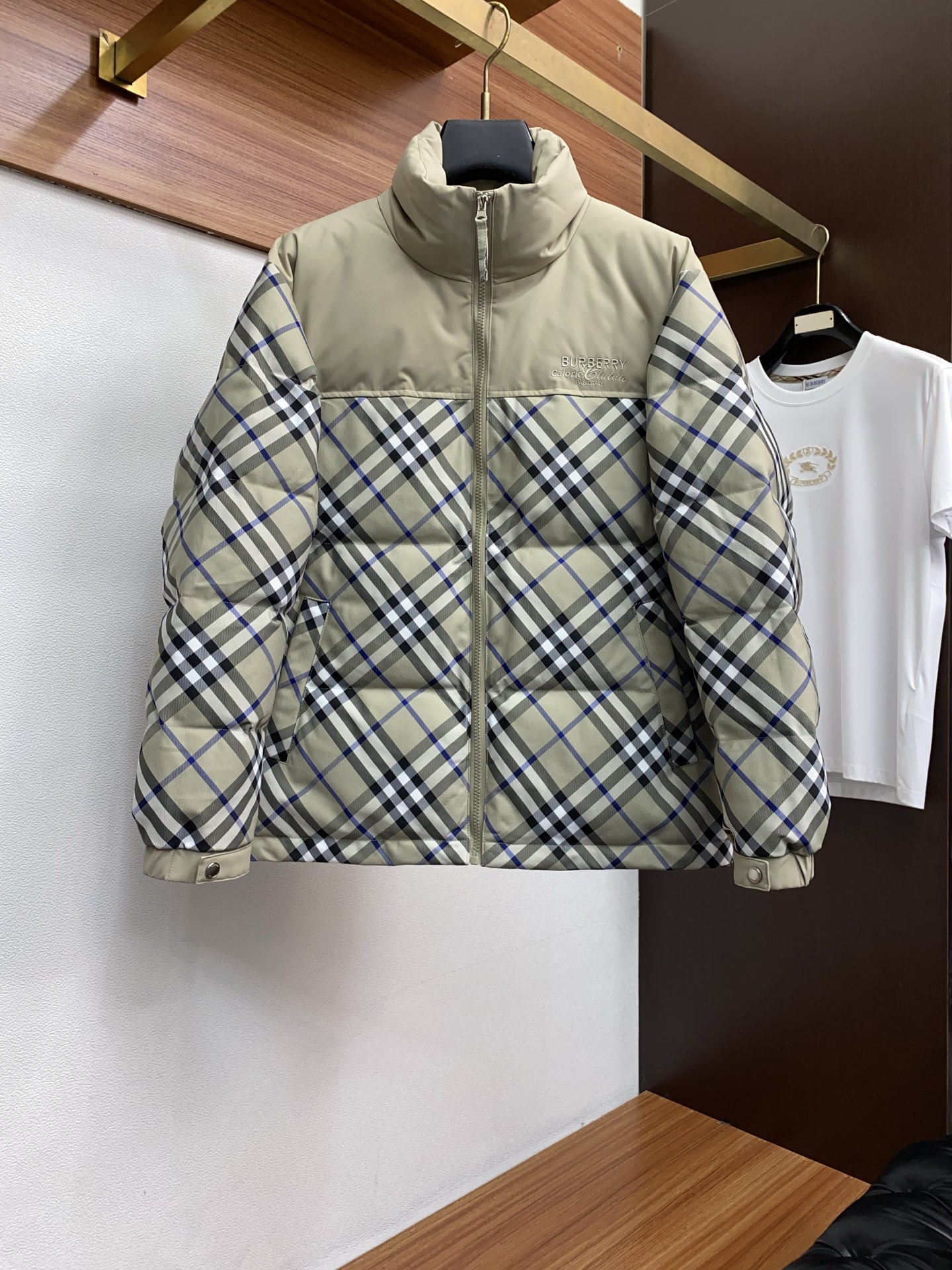 秋冬暖かい服 バーバリー ダウンジャケット アウター