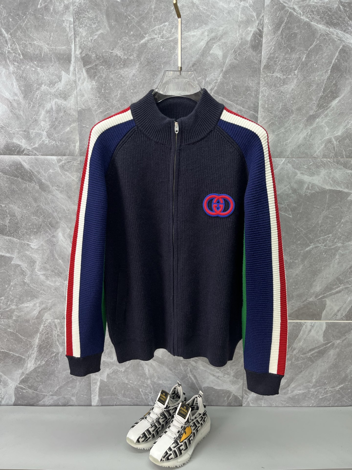 秋冬暖かい服 グッチ カーディガン  メンズ