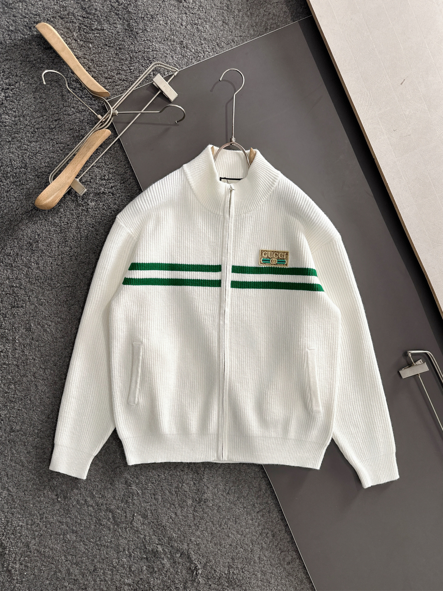 秋冬暖かい服 グッチ カーディガン アウター 恋人着