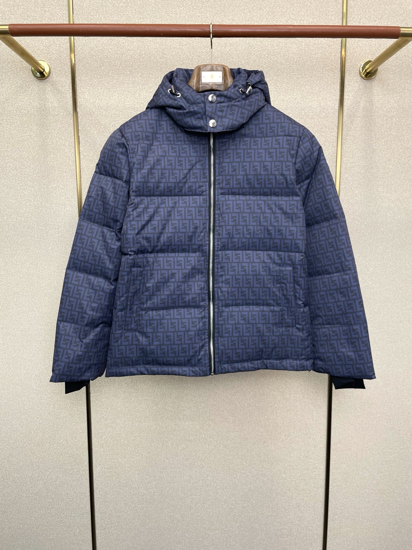秋冬暖かい服 フェンディ ダウンジャケット アウター