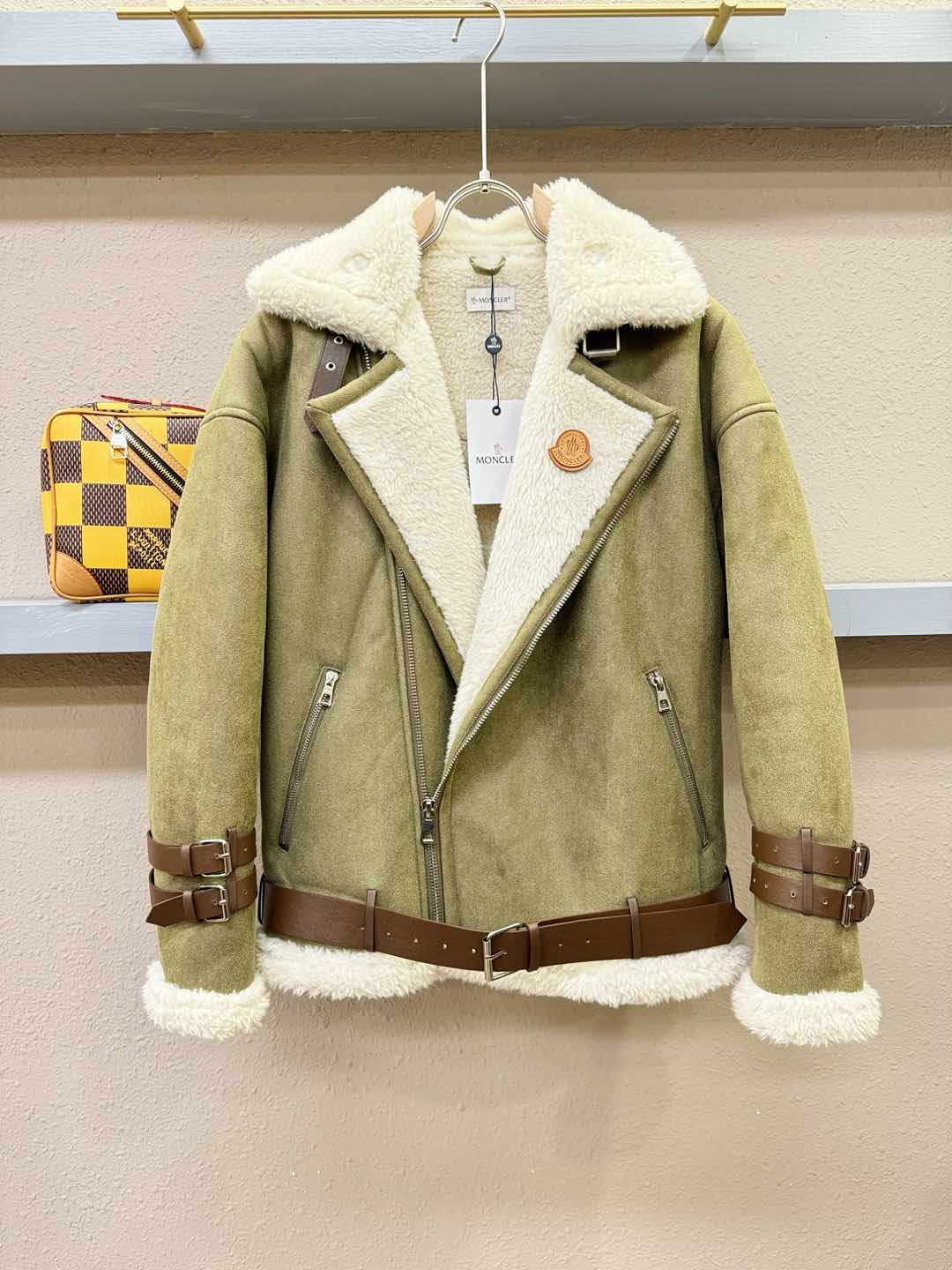 秋冬暖かい服 モンクレール アウター/トレンチコート