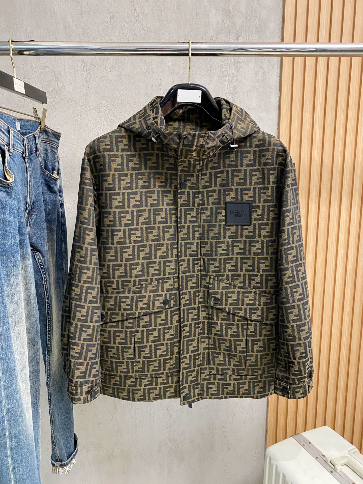 秋冬暖かい服 フェンディ 綿入れ ジャケット アウター