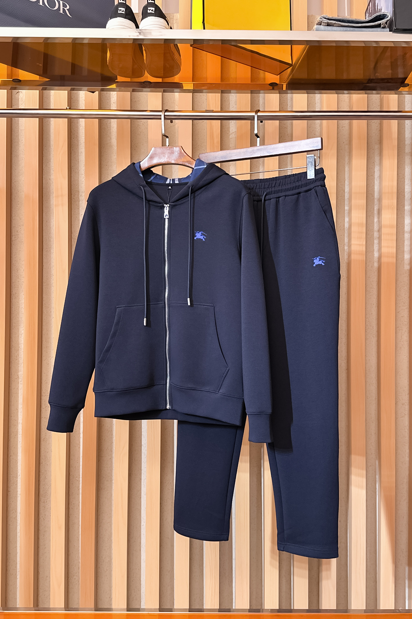 気ランキング第1位 クリスチャンディオール 上下服 セットアップ  メンズ