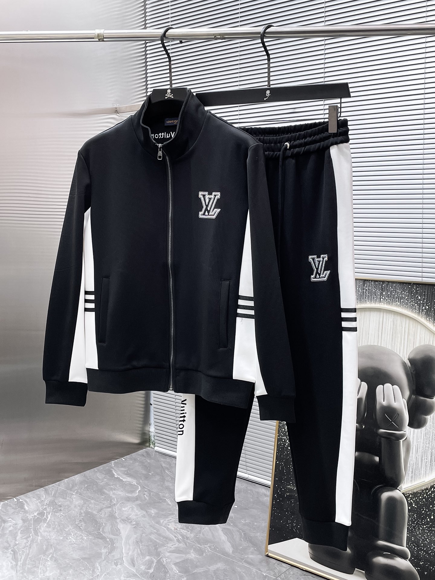 秋冬服 人気商品入荷 ルイヴィトン 上下服 セットアップ? メンズ