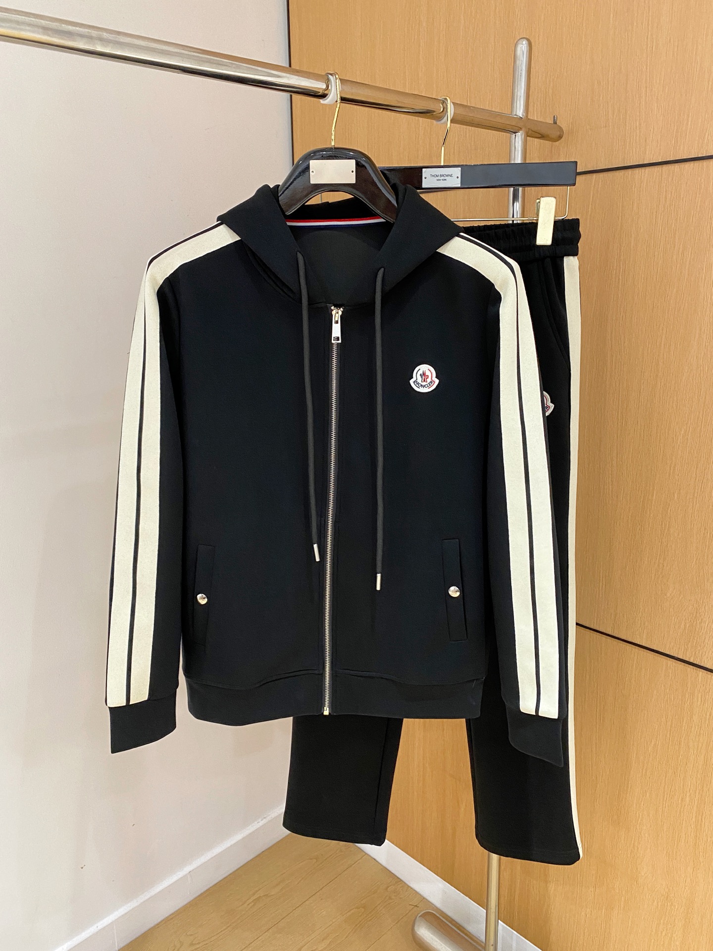 秋冬服 人気商品入荷 モンクレール 上下服 セットアップ  メンズ