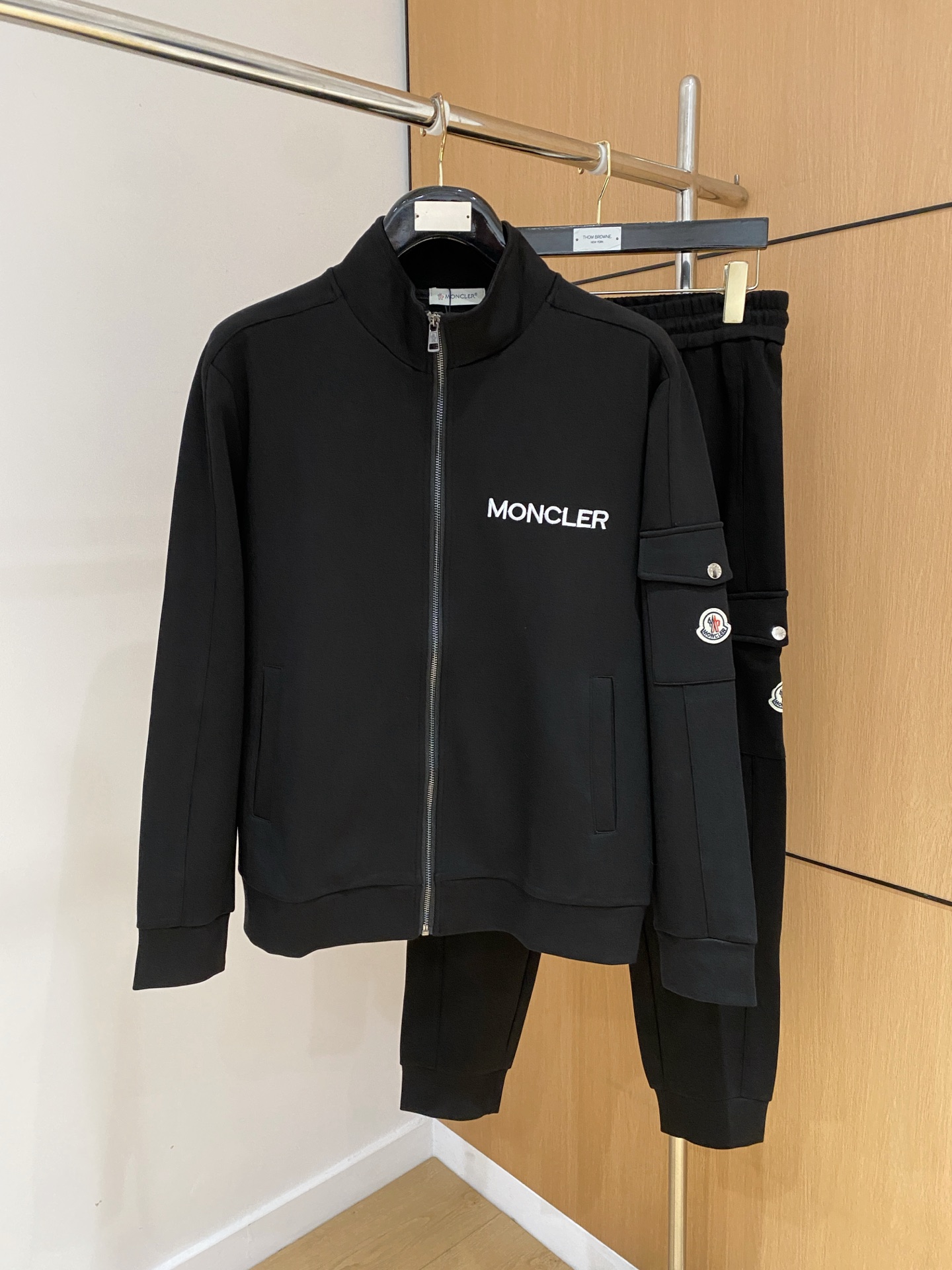 秋冬服 人気商品入荷 モンクレール 上下服 防寒 セット?  メンズ
