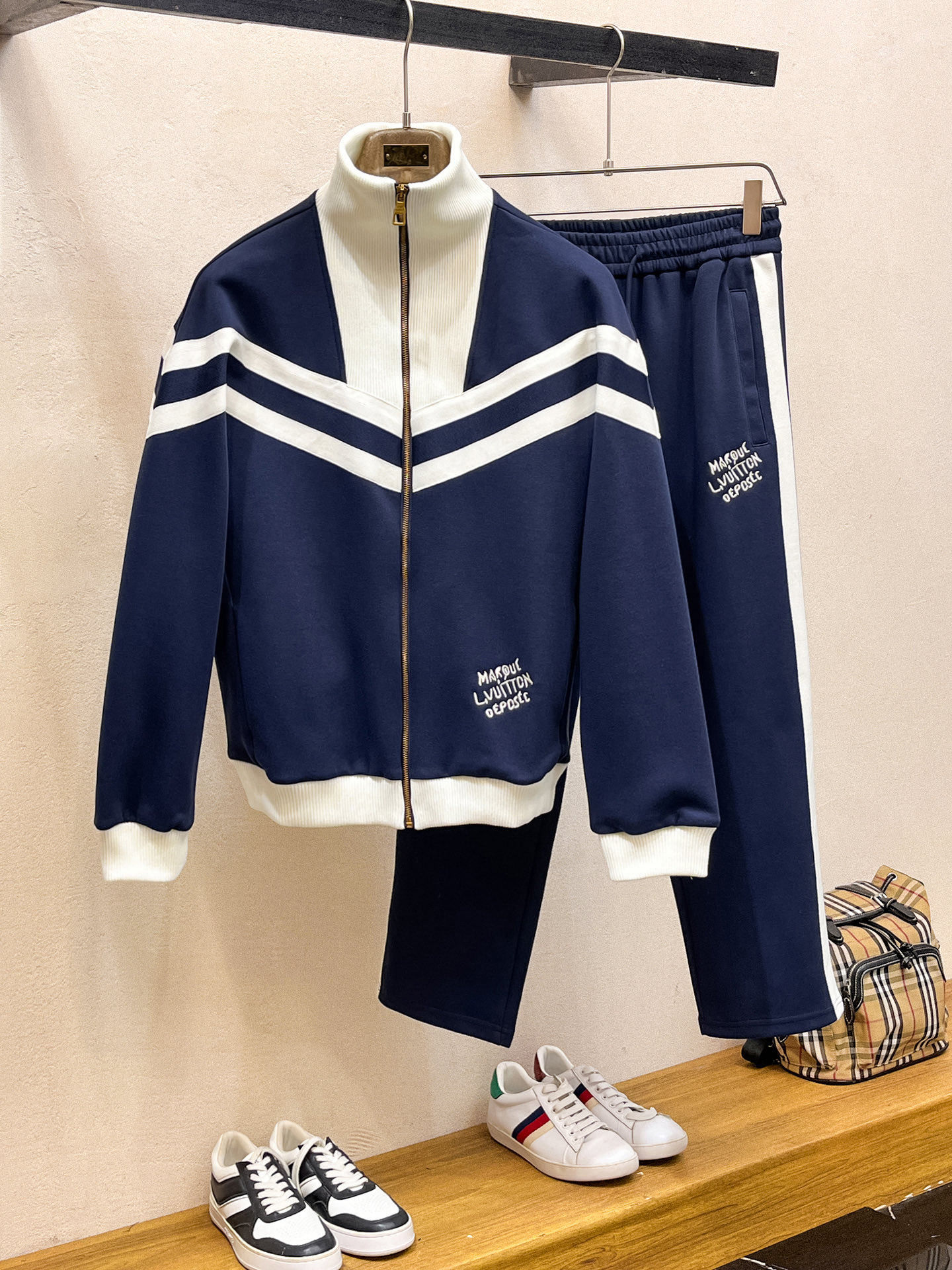 秋冬服 人気商品入荷 ルイヴィトン 防寒 セット セットアップ?  メンズ
