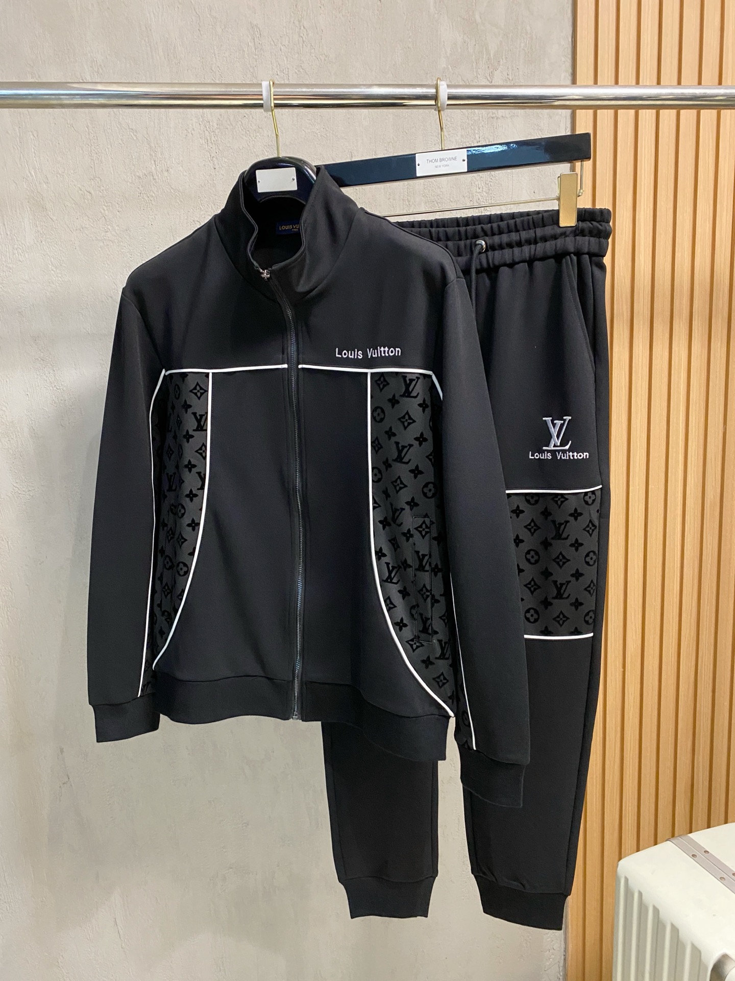 秋冬服 人気商品入荷 ルイヴィトン 上下服 野球 セットアップ